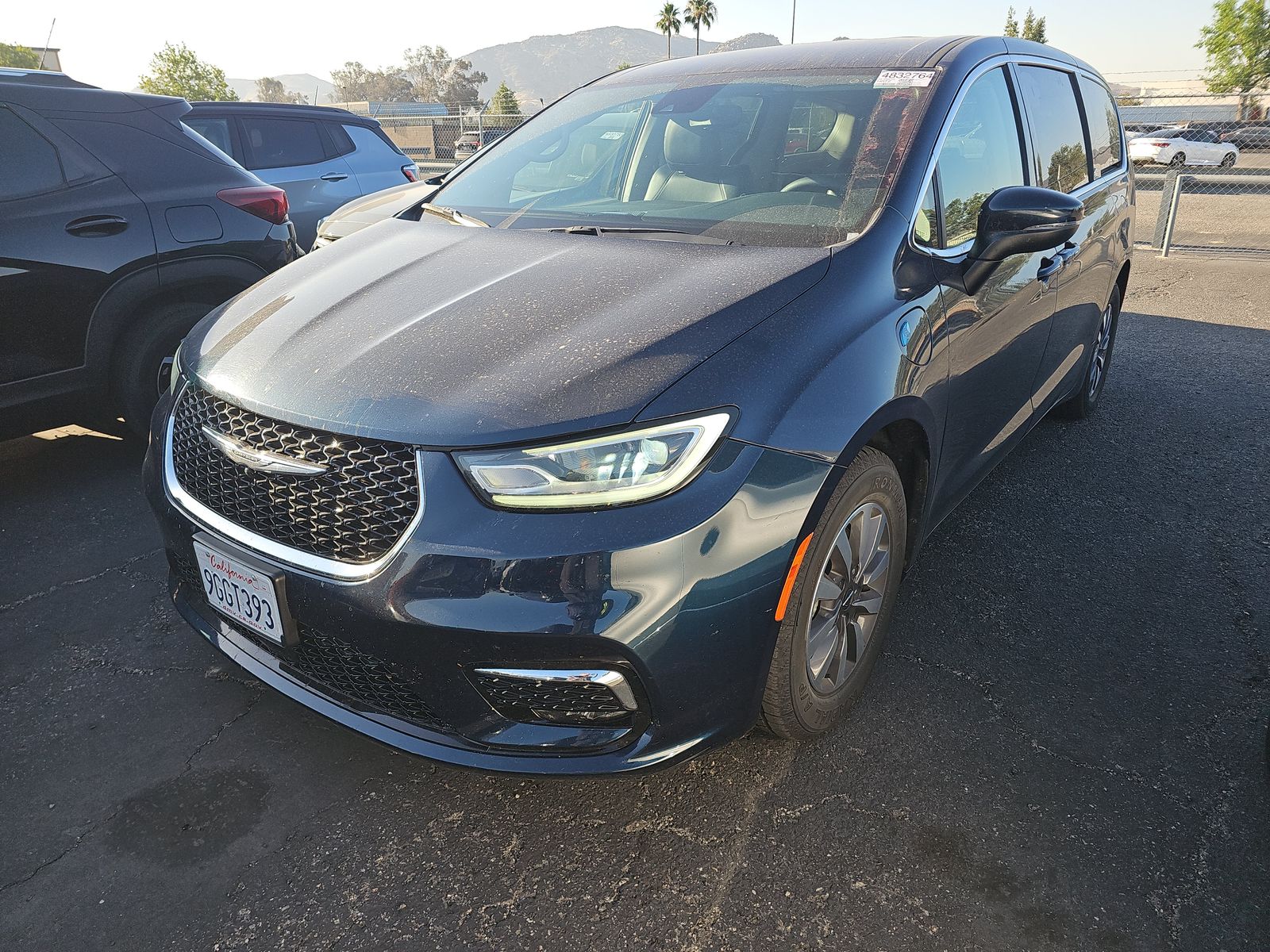 2023 Chrysler Pacifica Hybrid Touring L FWD
