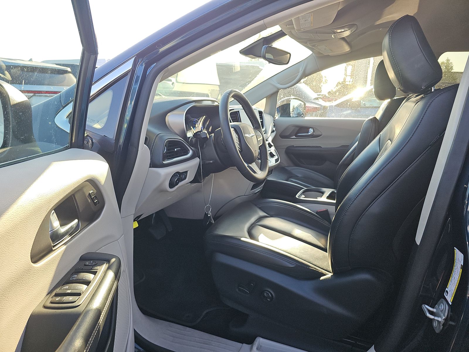 2023 Chrysler Pacifica Hybrid Touring L FWD