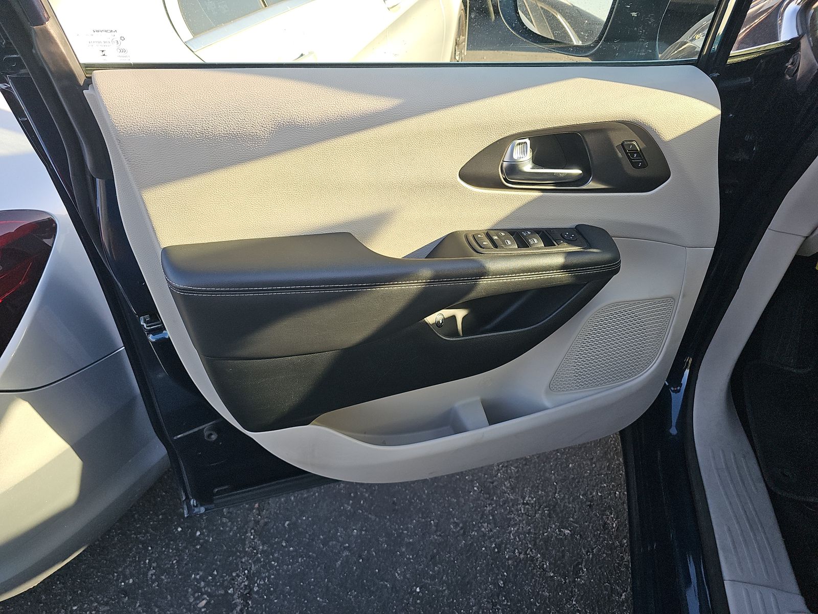 2023 Chrysler Pacifica Hybrid Touring L FWD