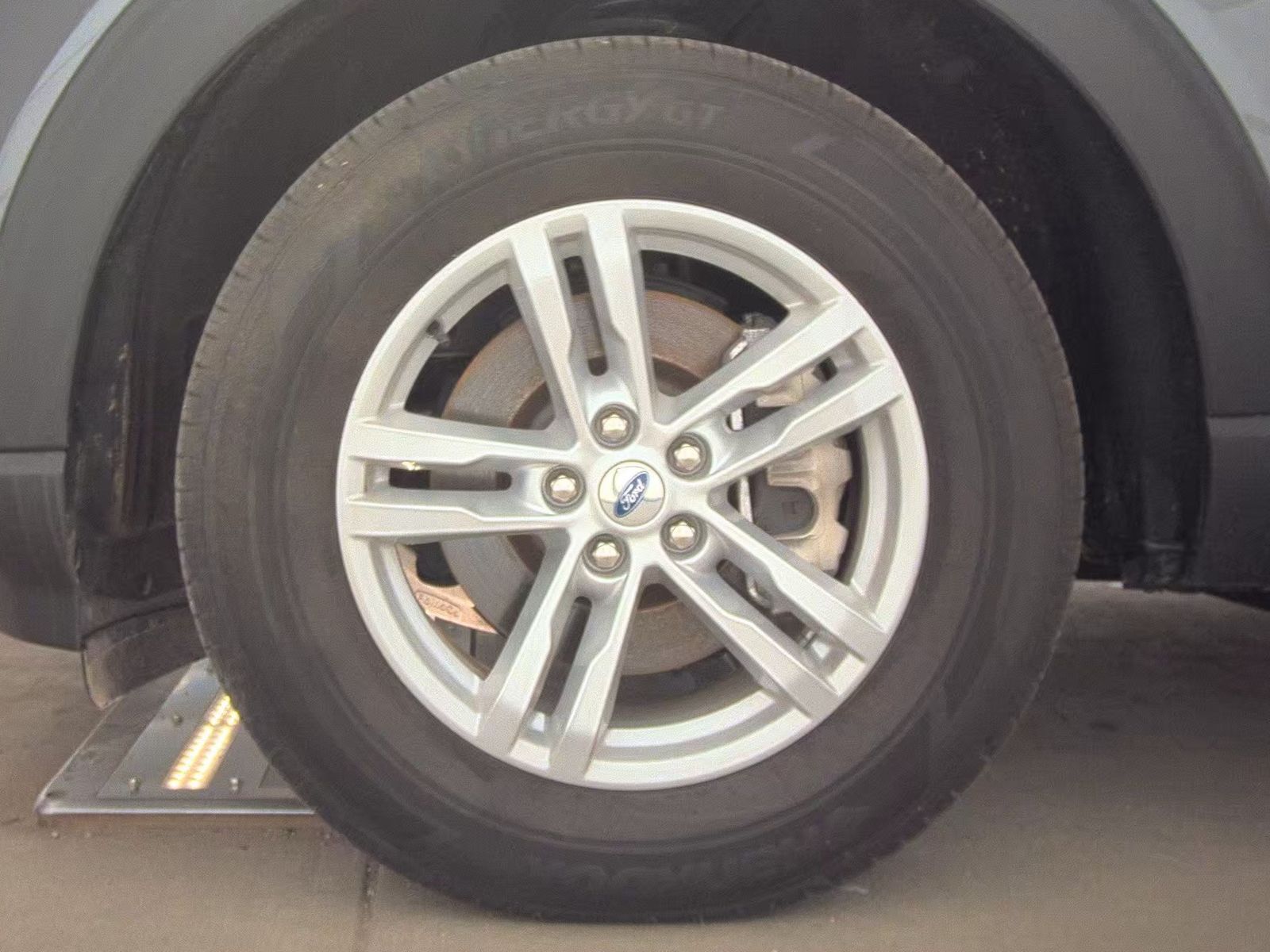 FORD EXPLORER - 10