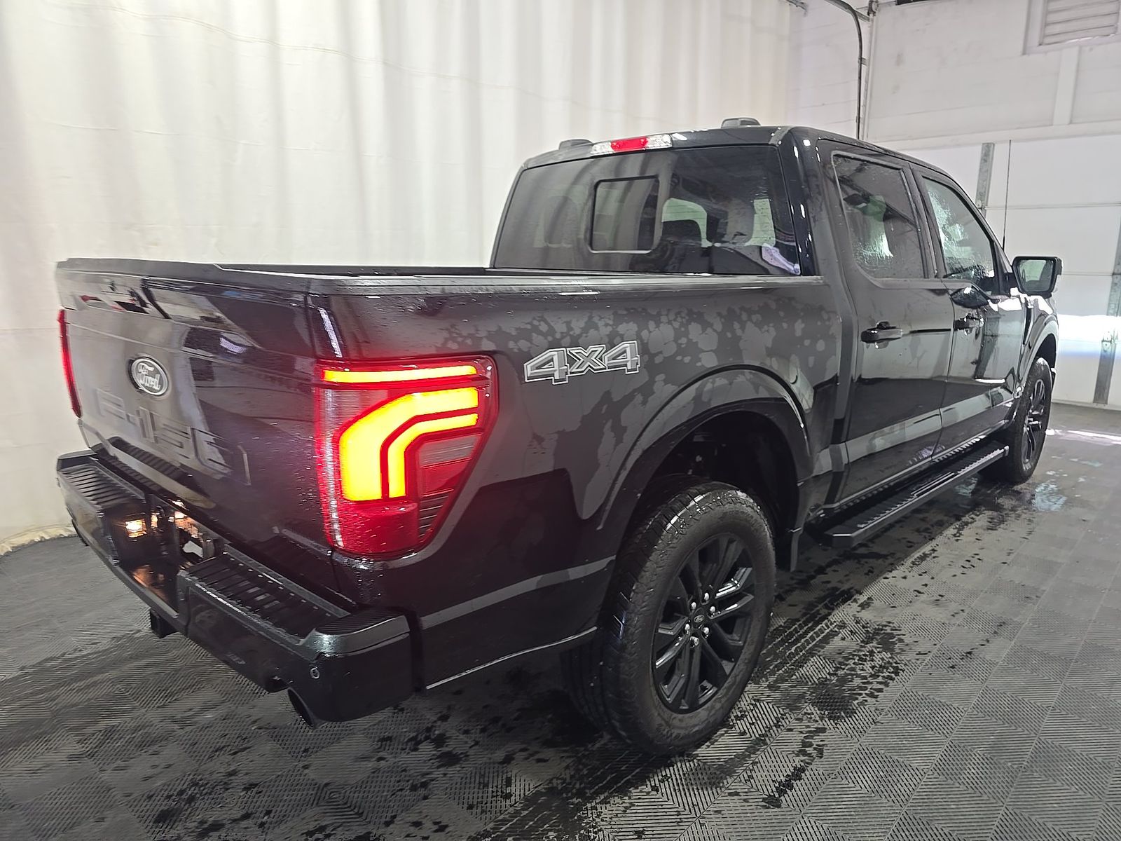 2025 Ford F-150 Lariat AWD