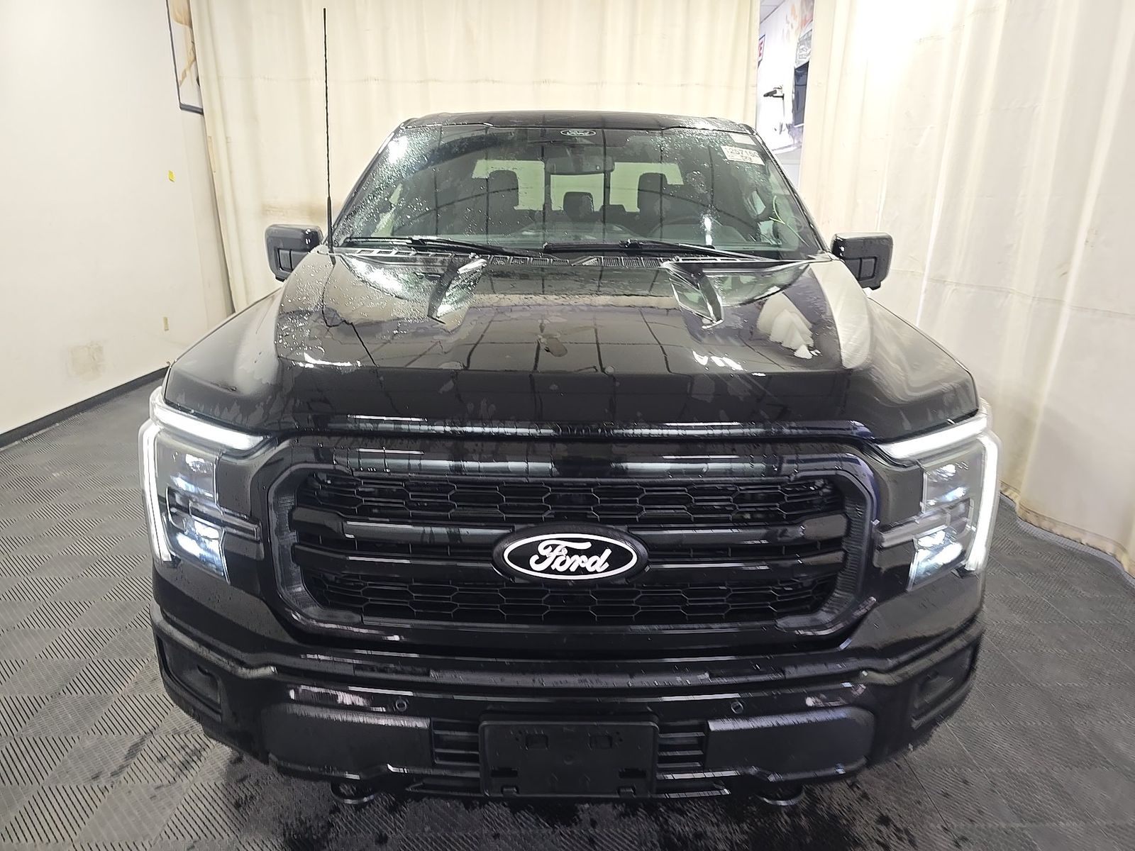 2025 Ford F-150 Lariat AWD