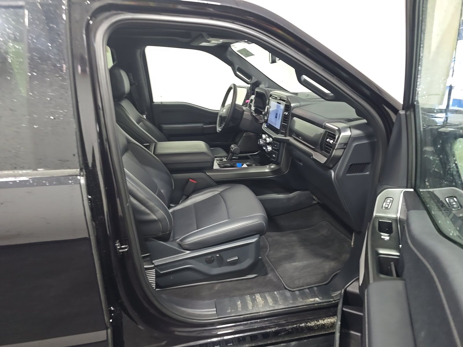 2025 Ford F-150 Lariat AWD