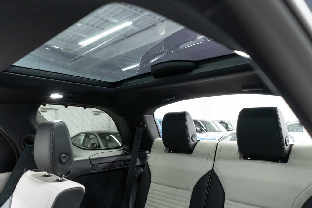 2024 Land Rover Discovery Dynamic SE AWD