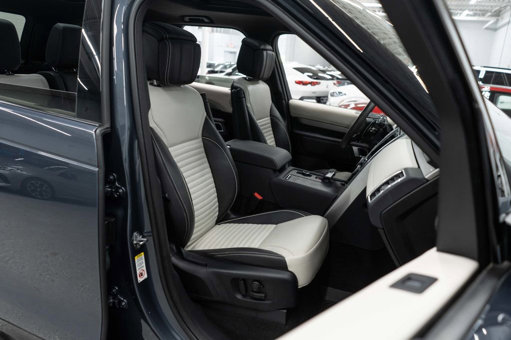 2024 Land Rover Discovery Dynamic SE AWD