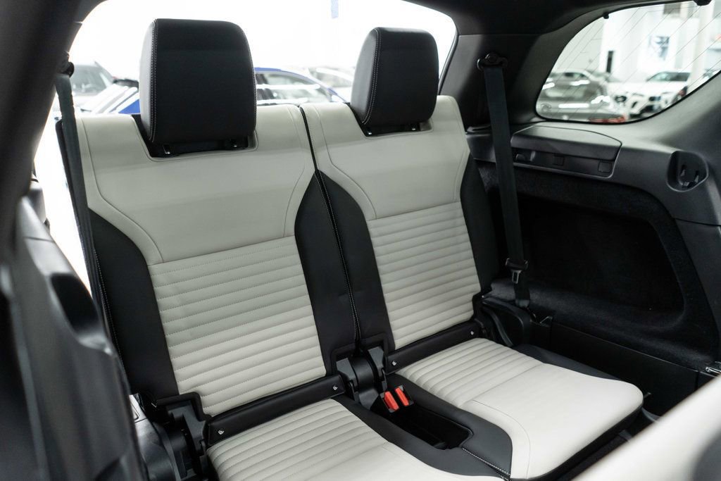 2024 Land Rover Discovery Dynamic SE AWD