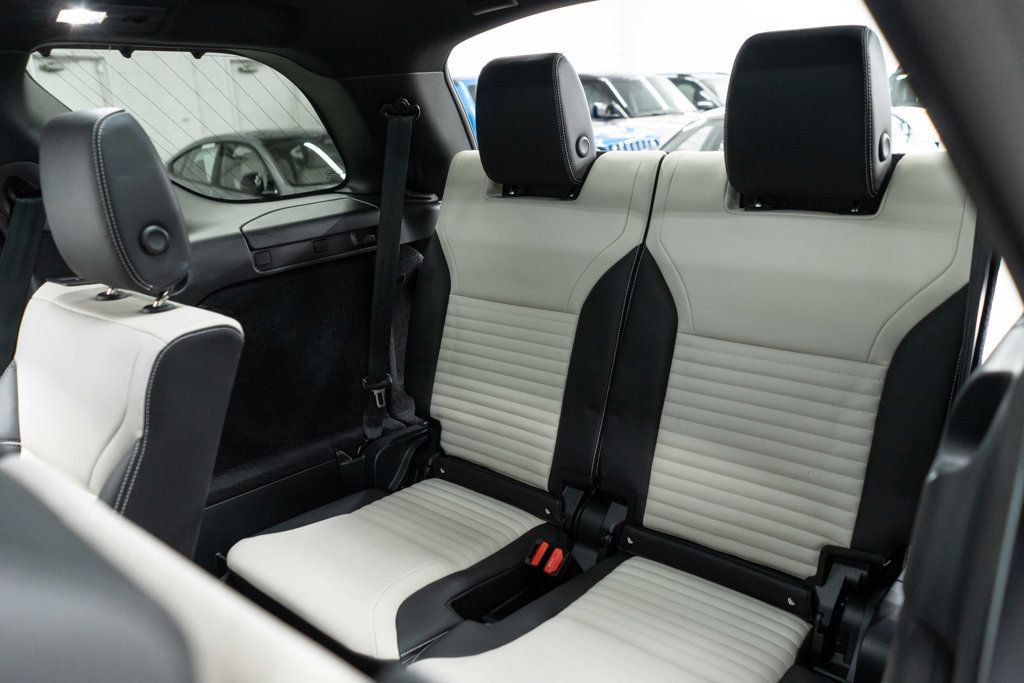 2024 Land Rover Discovery Dynamic SE AWD