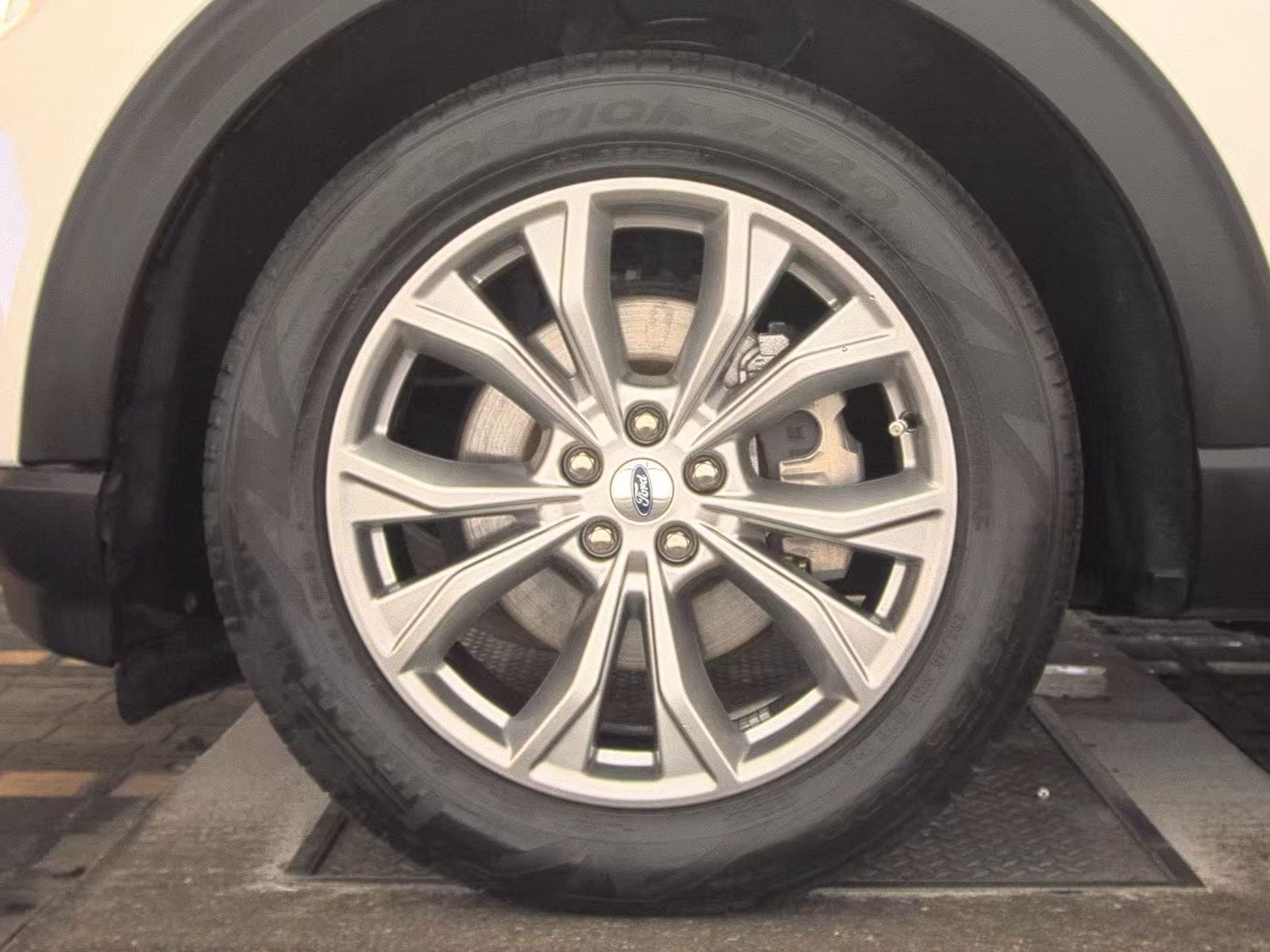 FORD EXPLORER - 10