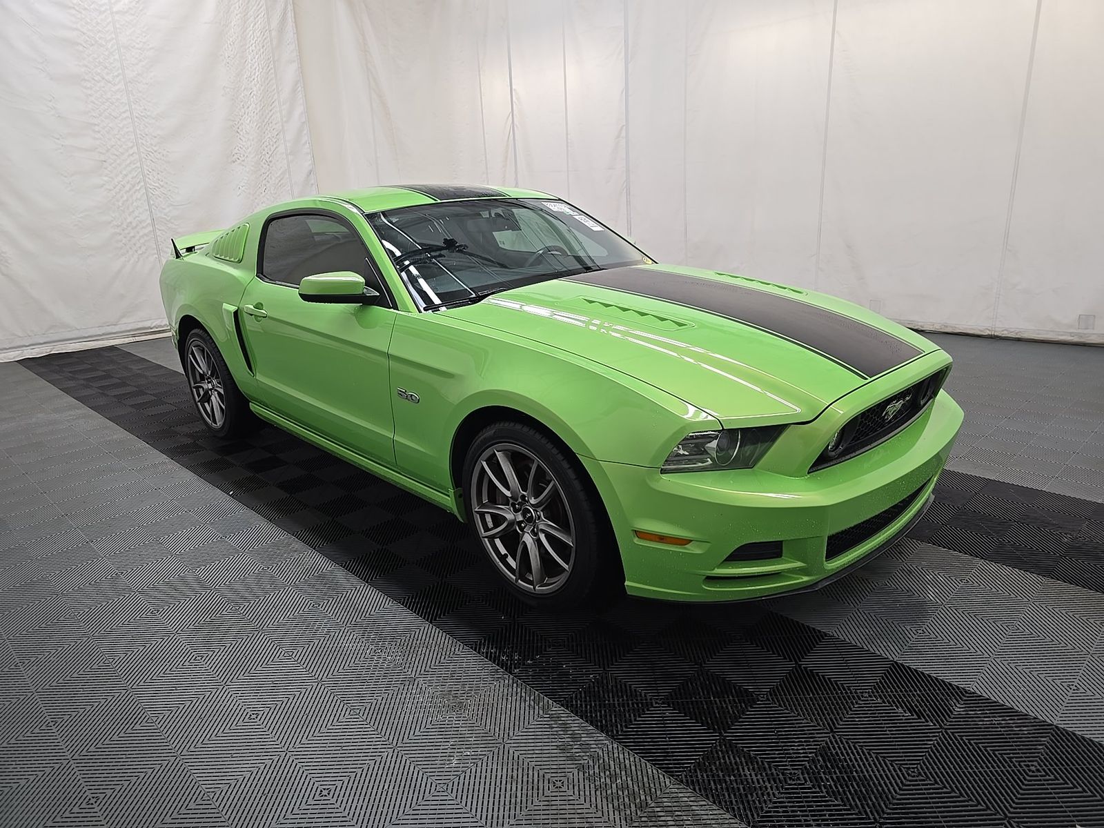 FORD MUSTANG - 4