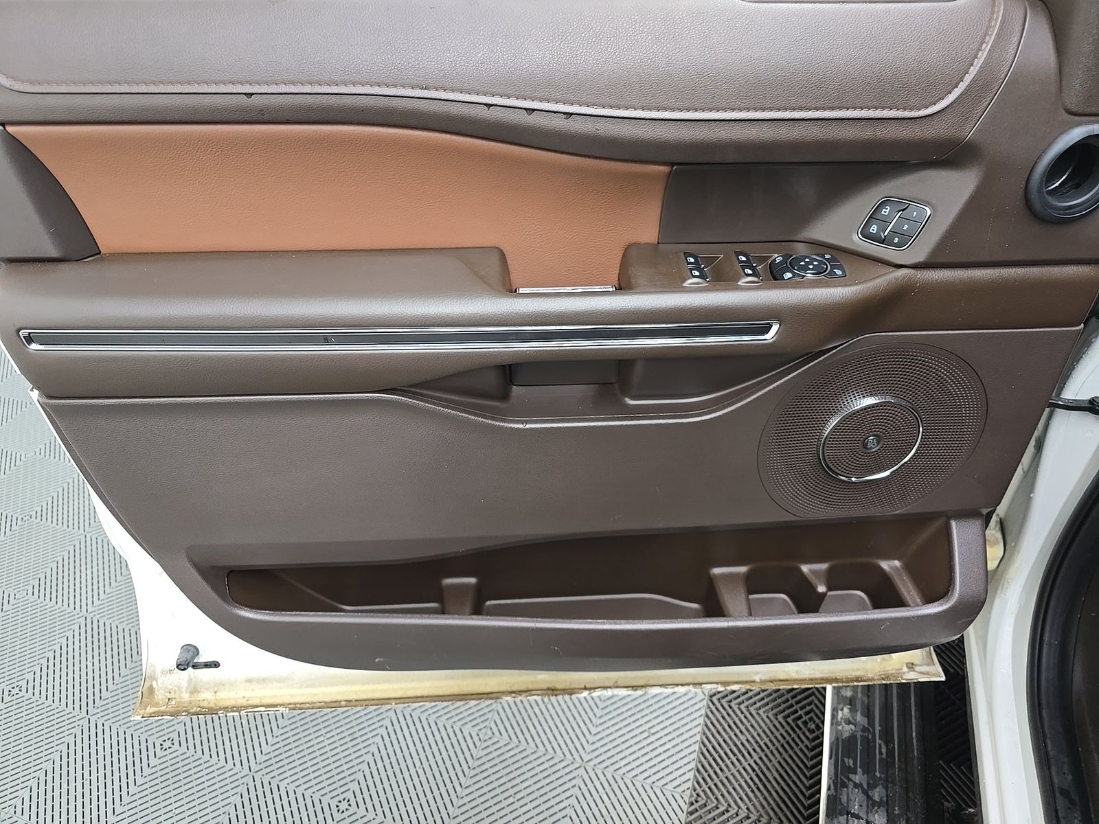FORD EXPEDITION - 10