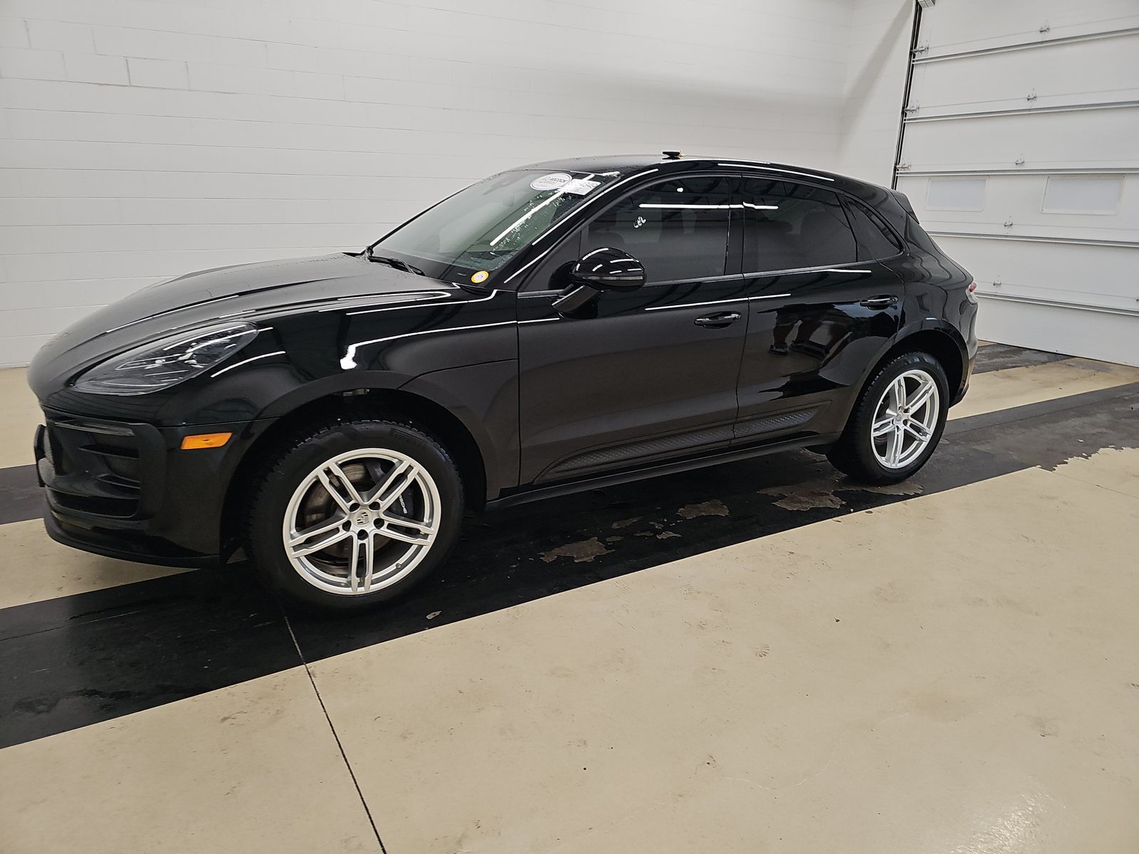2022 Porsche Macan -'s photo