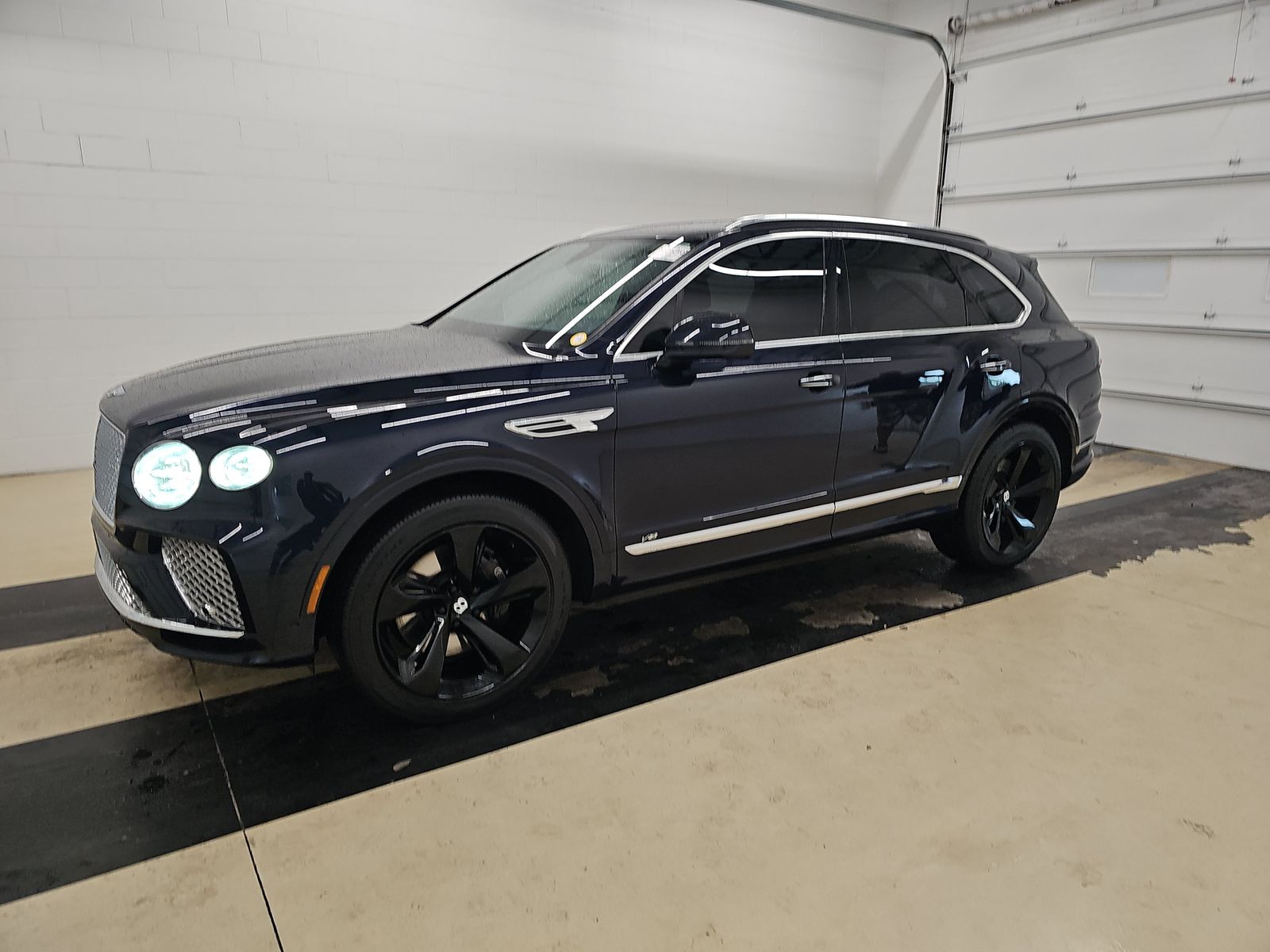 2021 Bentley Bentayga V8's photo
