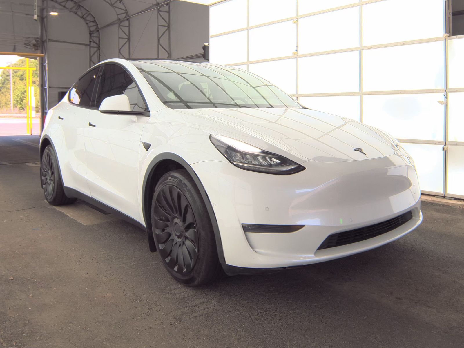 TESLA MODEL Y - 5
