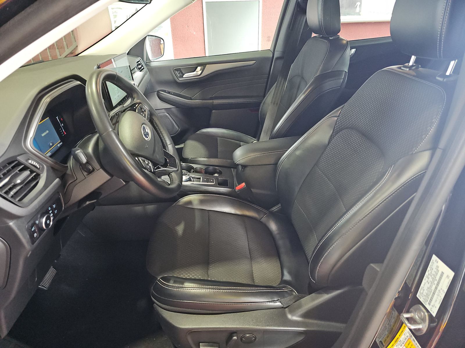 FORD ESCAPE - 8