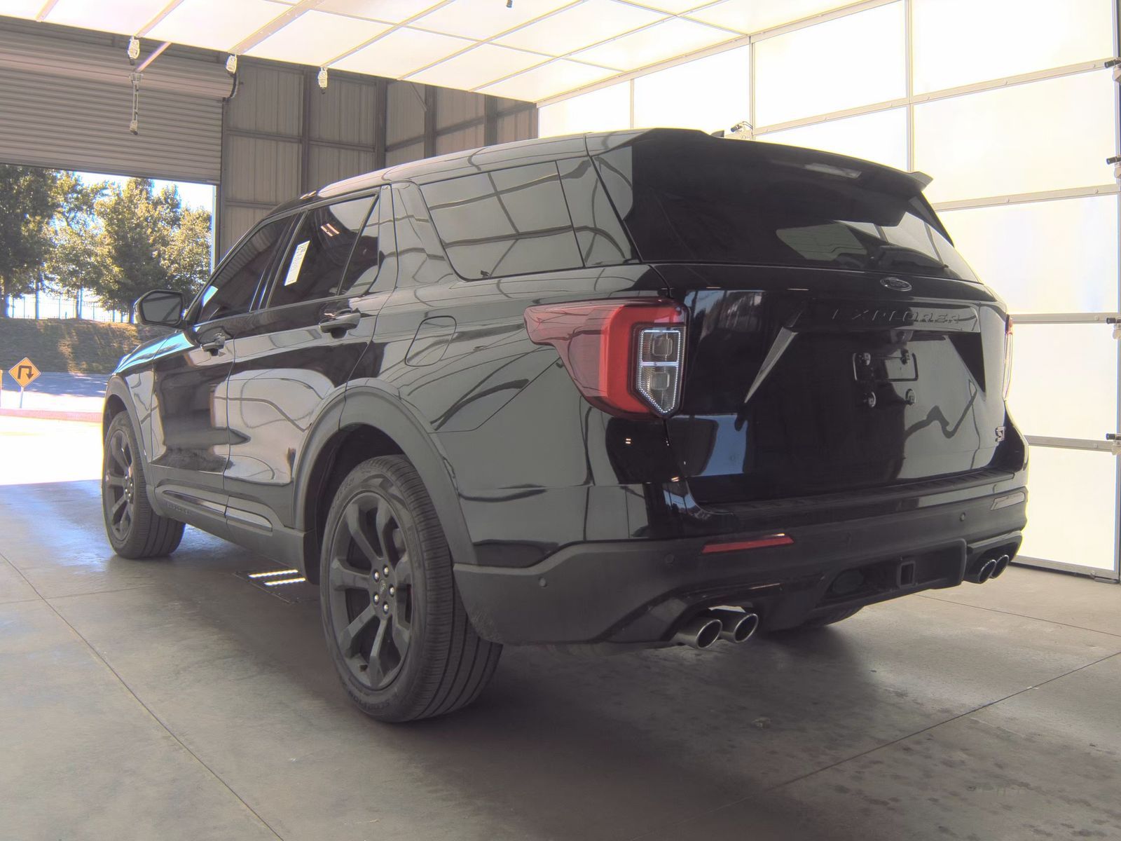 FORD EXPLORER - 9