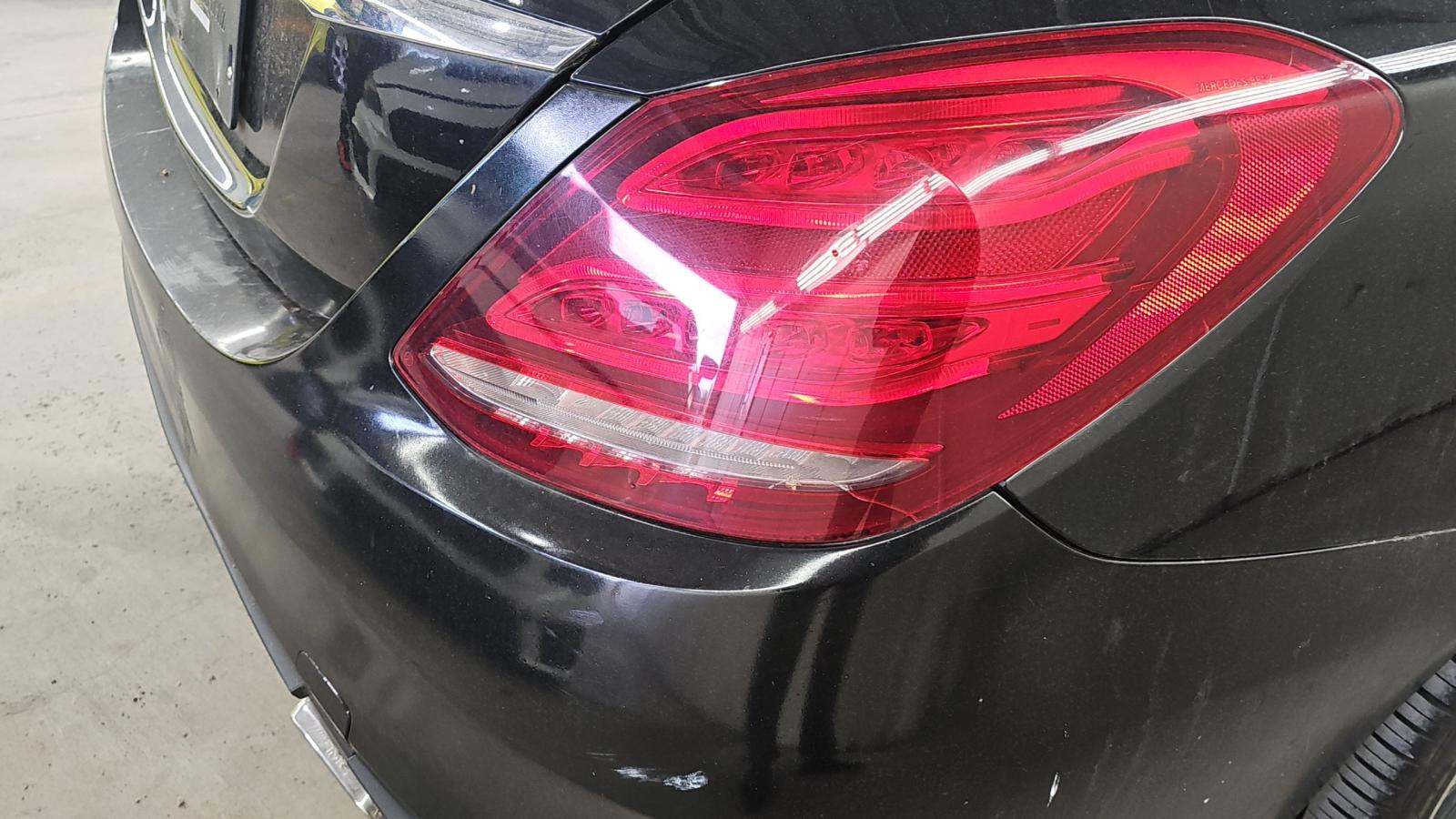 Mercedes-Benz C 300 4MATIC Sedan w/Sport Pkg снимка Mercedes-Benz C 300 4MATIC Sedan w/Sport Pkg