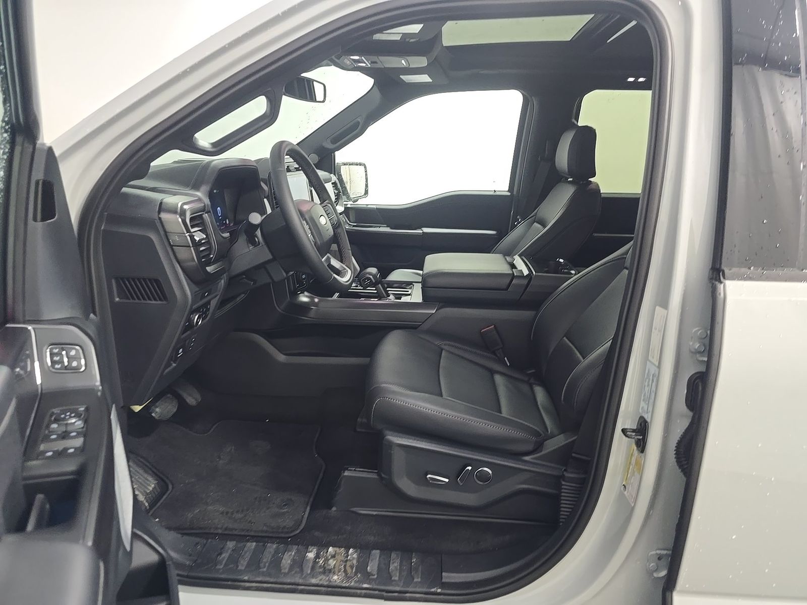 2026 Ford F-150 Lariat AWD