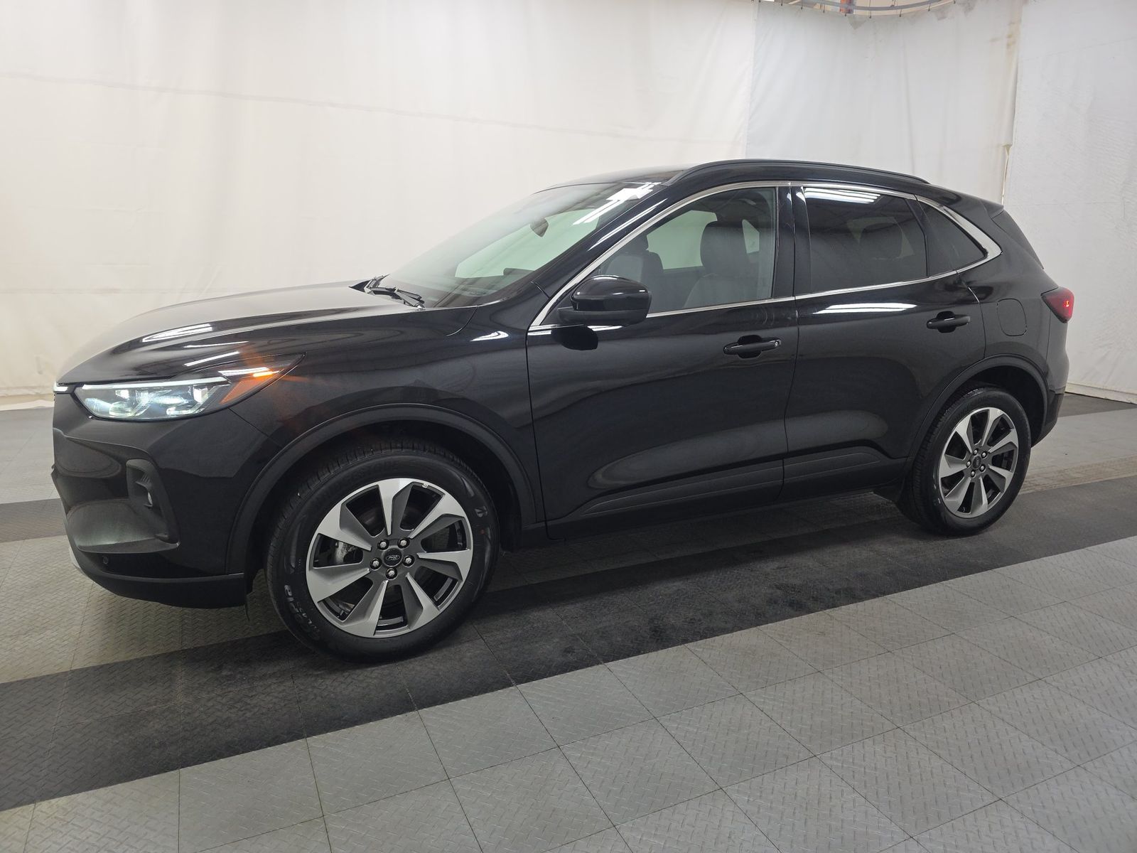 FORD ESCAPE - 1