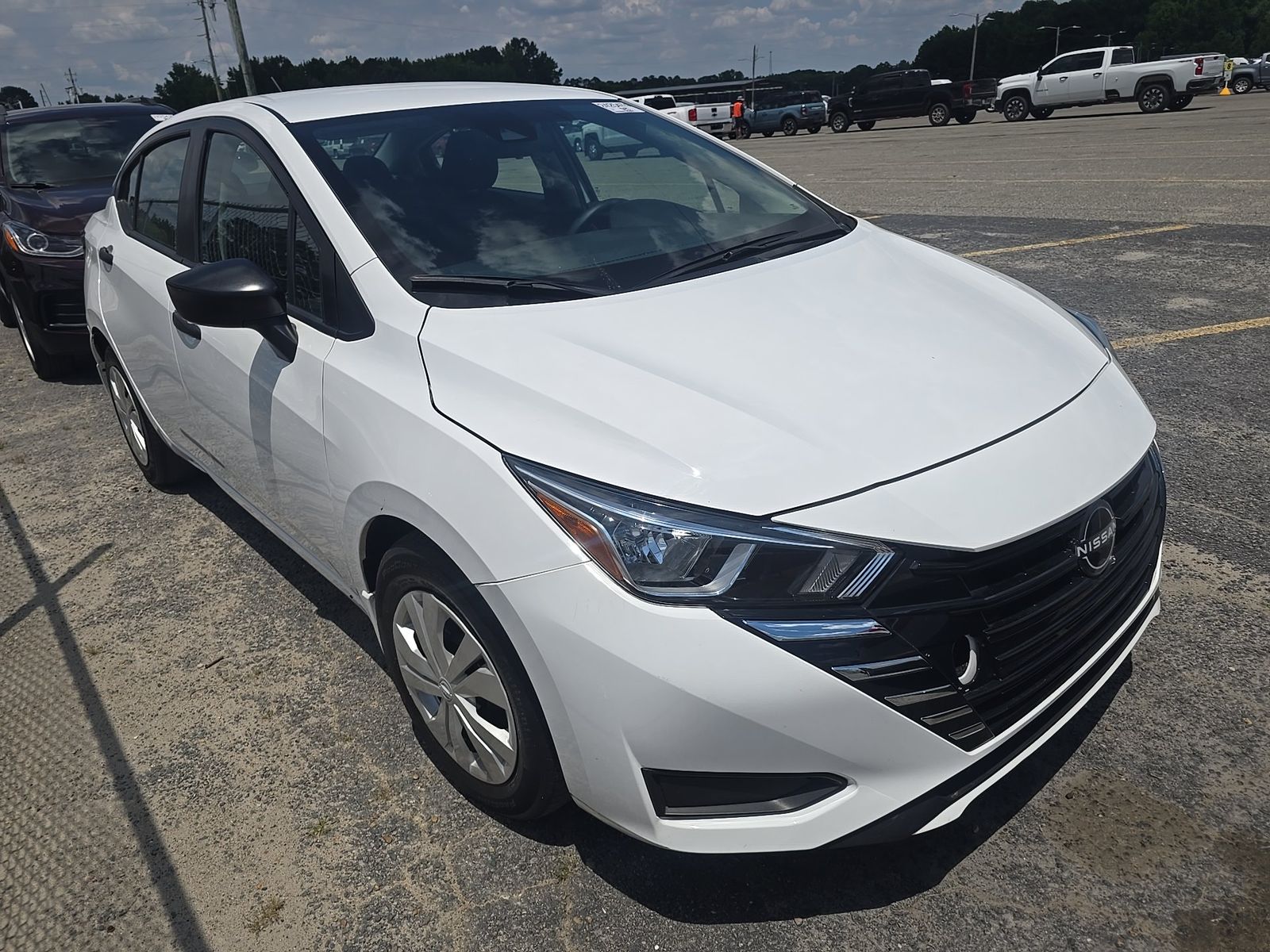 NISSAN VERSA - 4