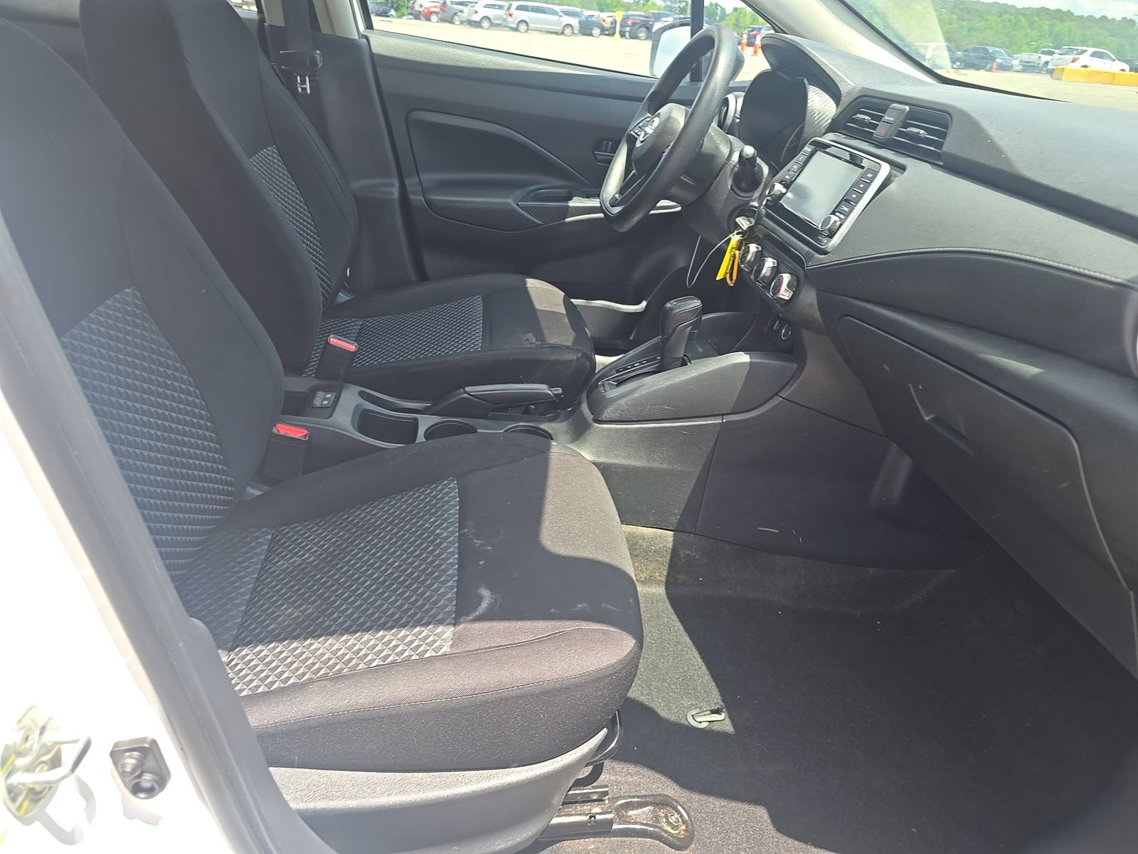 NISSAN VERSA - 9