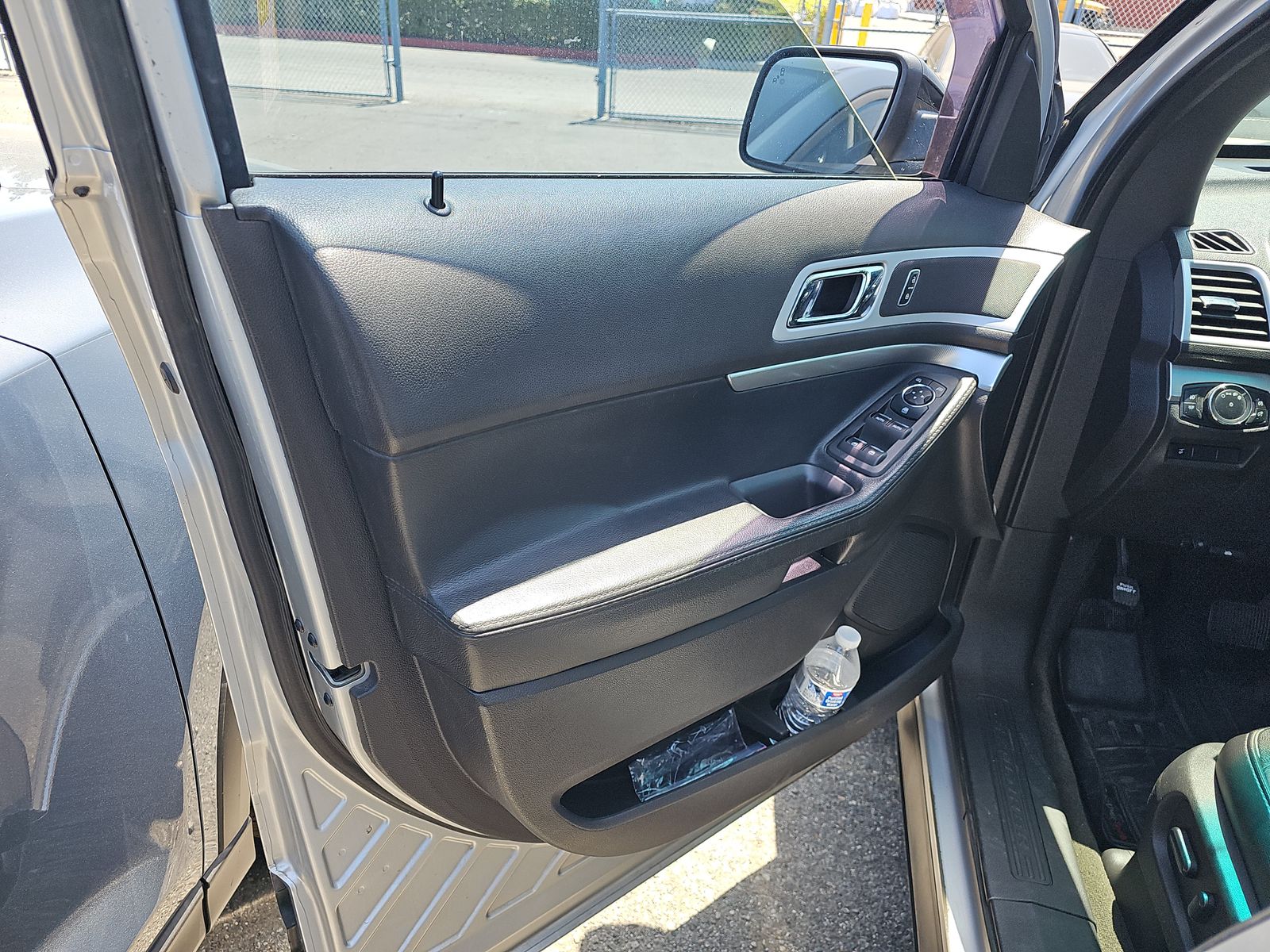 FORD EXPLORER - 10