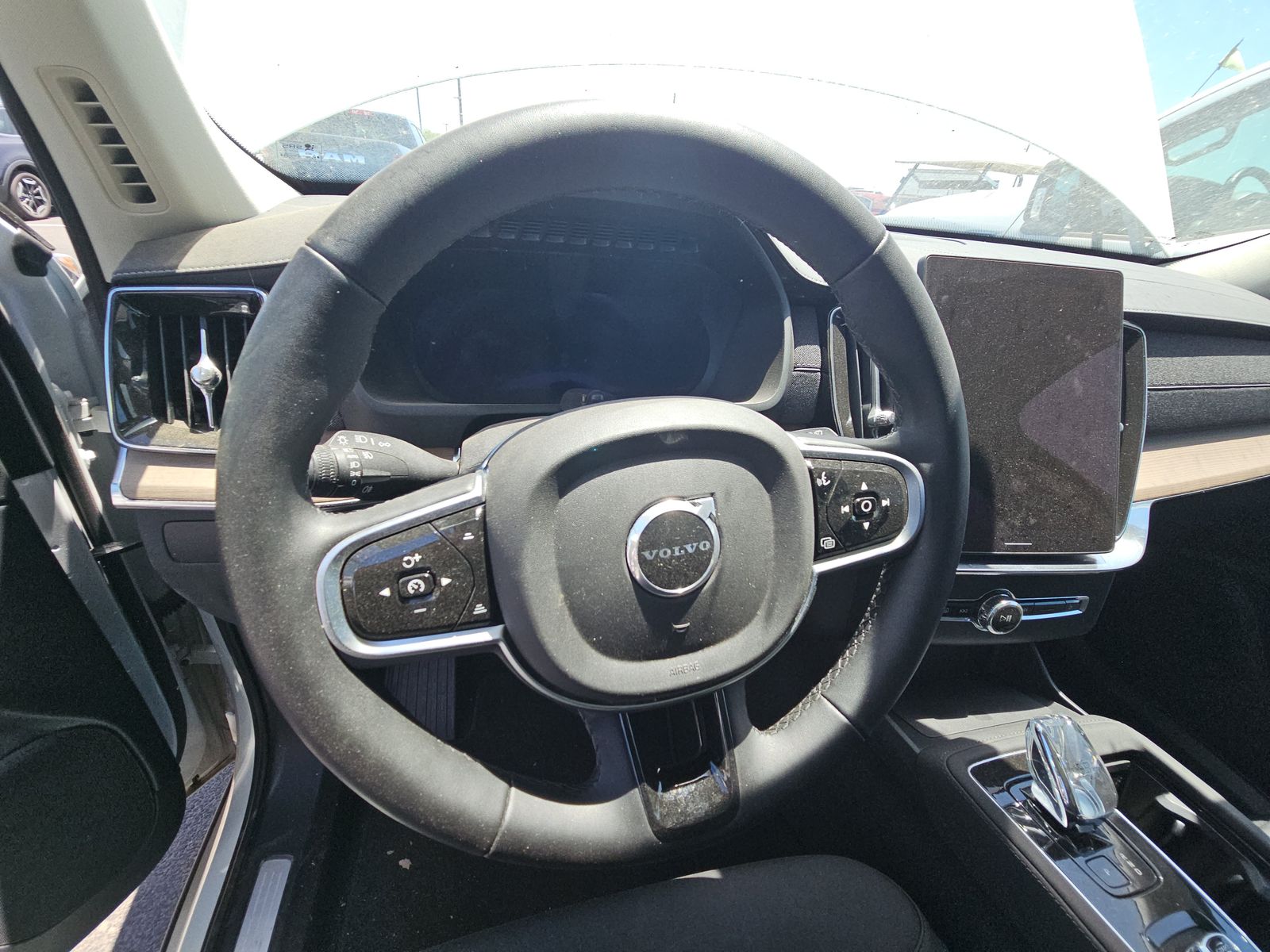 2025 Volvo XC90 B6 Plus AWD