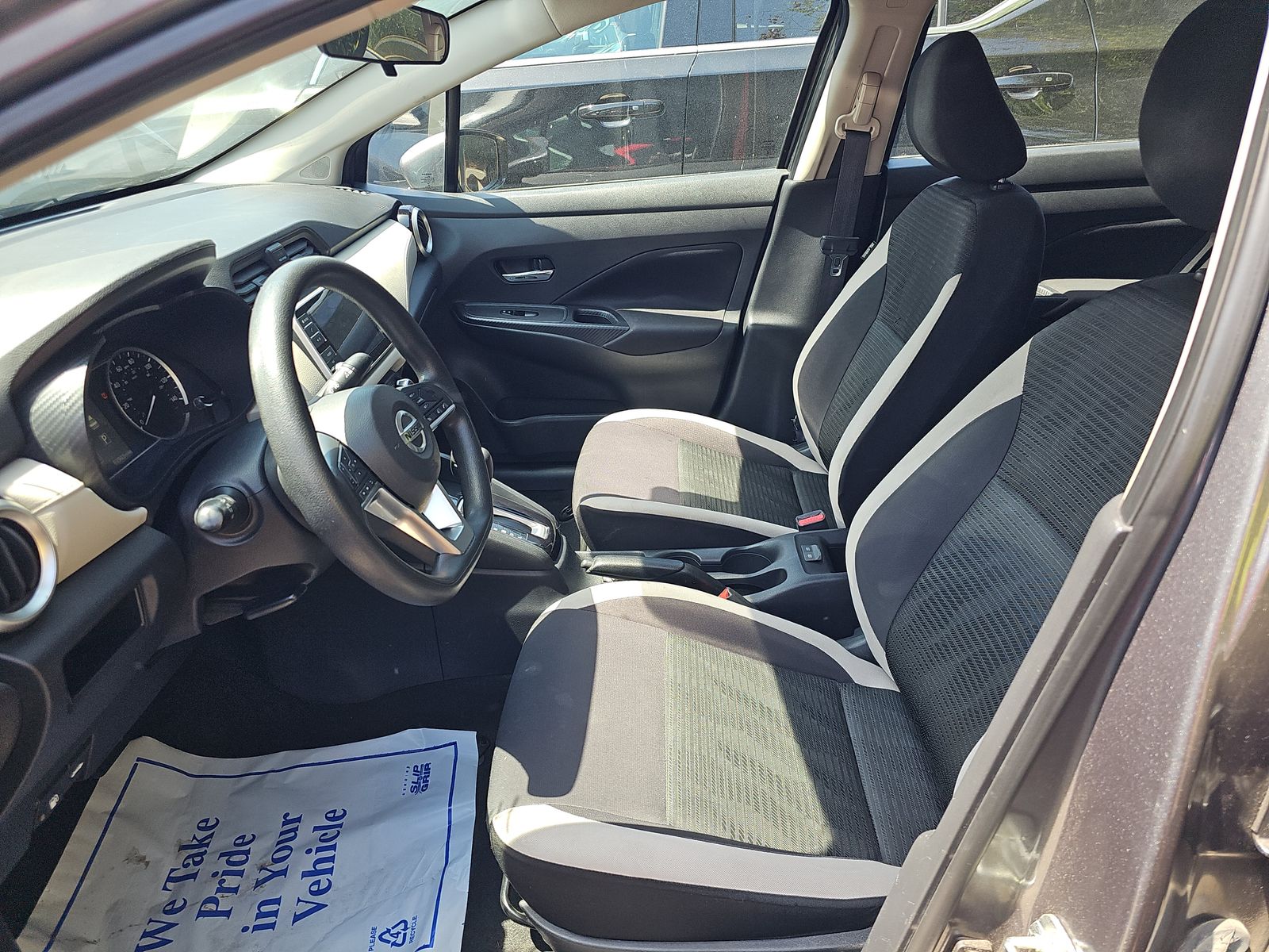 NISSAN VERSA - 8