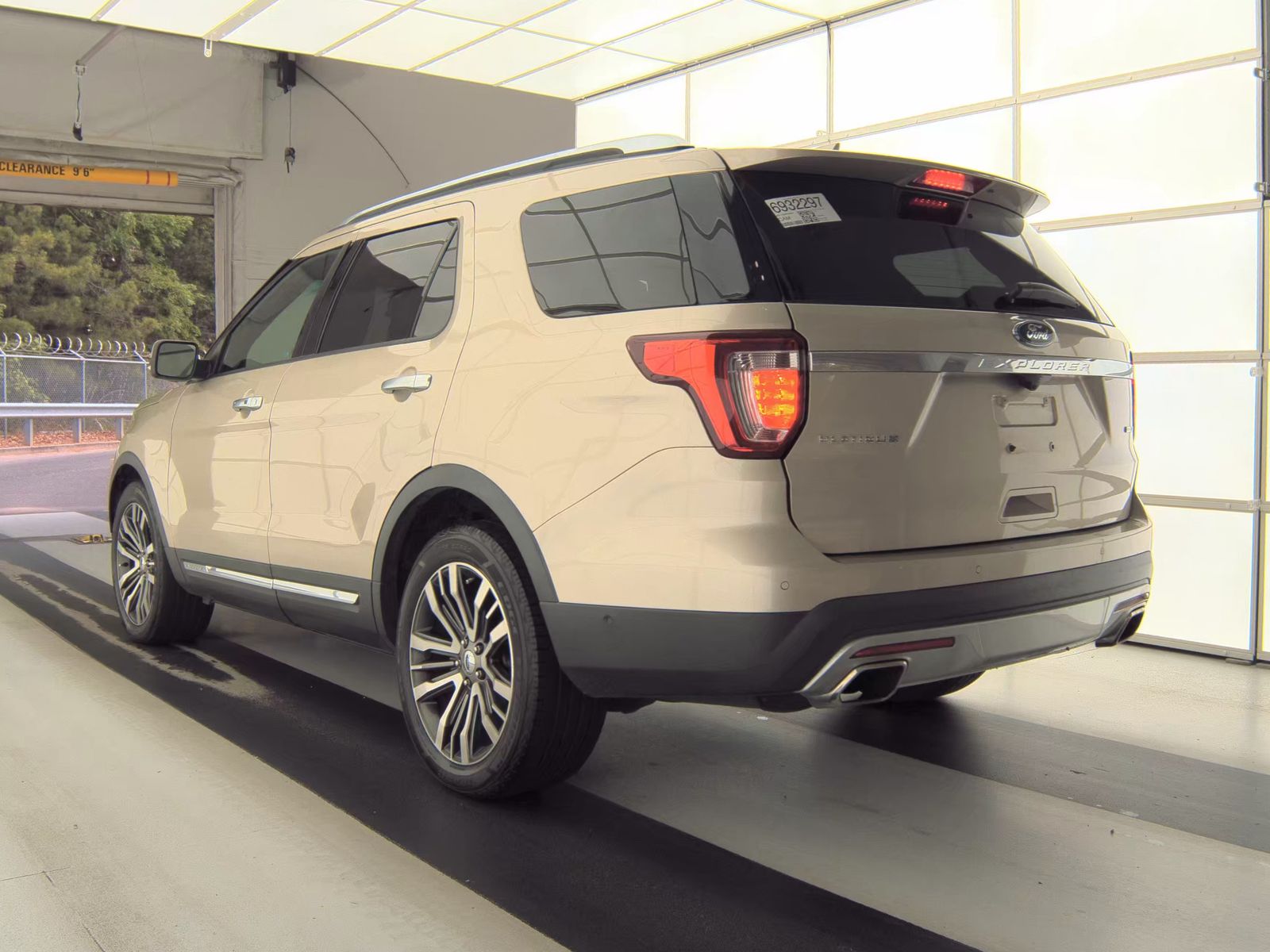 FORD EXPLORER - 9