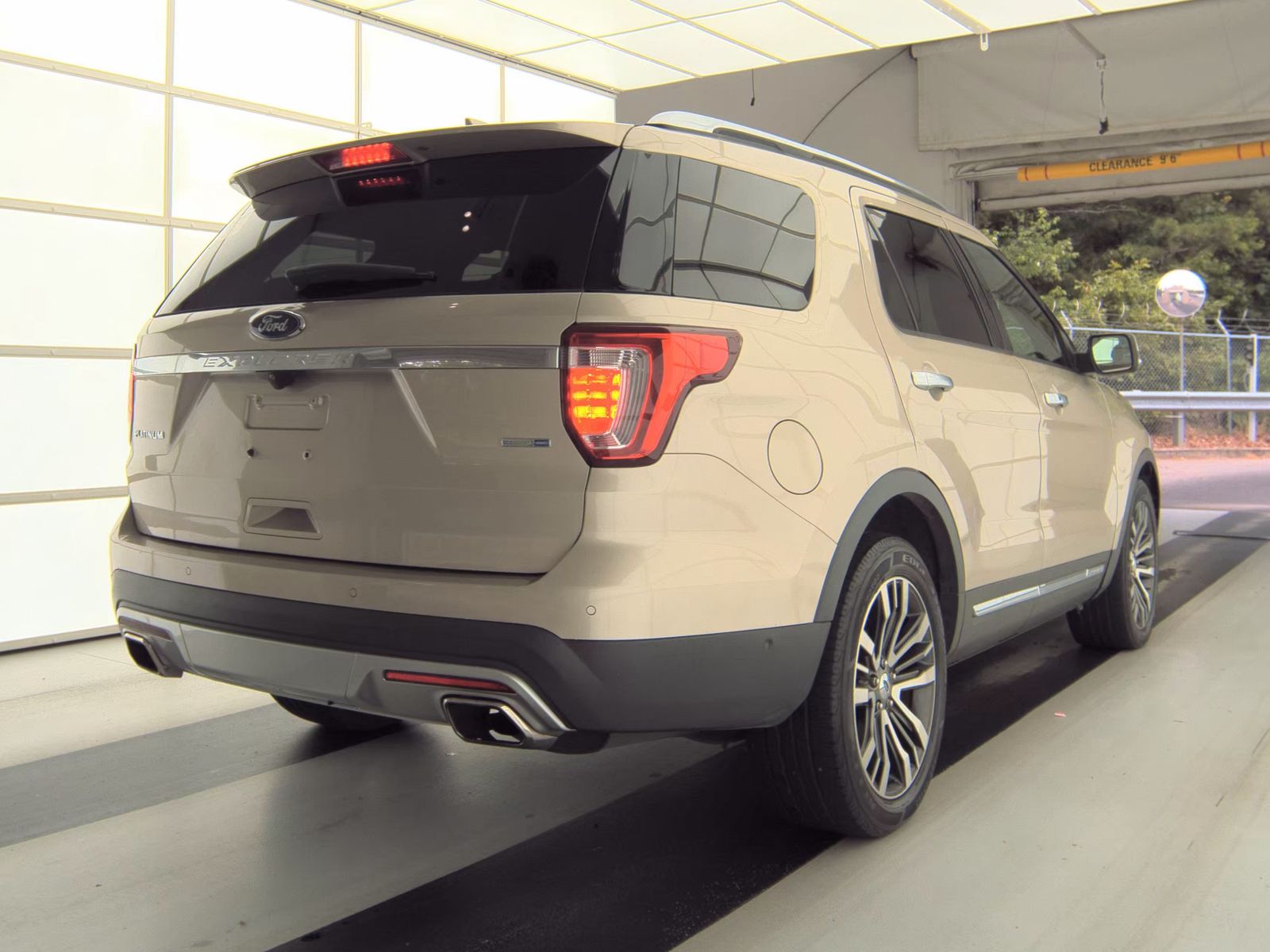 FORD EXPLORER - 6