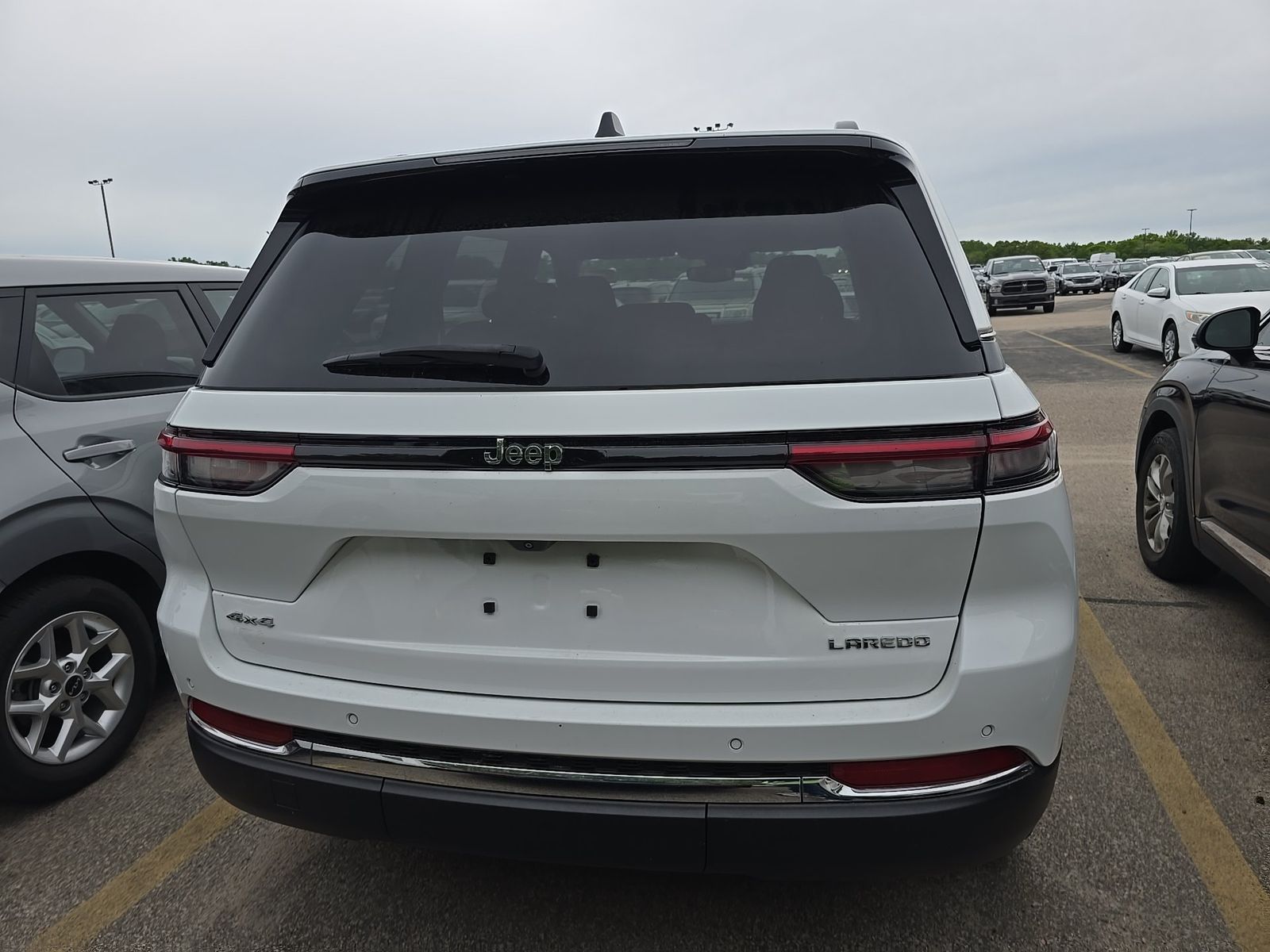 2023 Jeep Grand Cherokee Laredo AWD