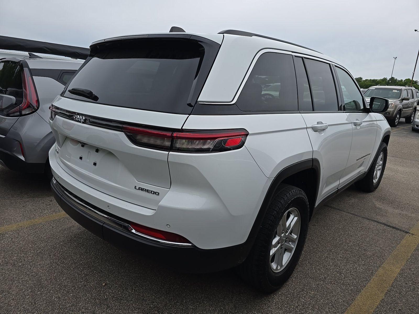 2023 Jeep Grand Cherokee Laredo AWD