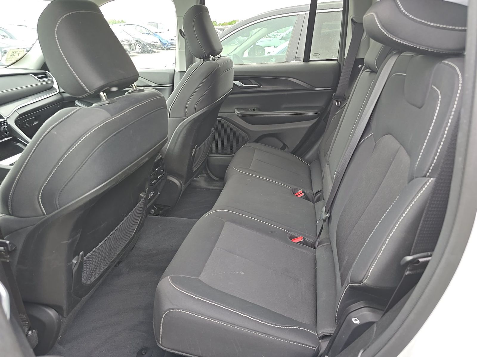 2023 Jeep Grand Cherokee Laredo AWD