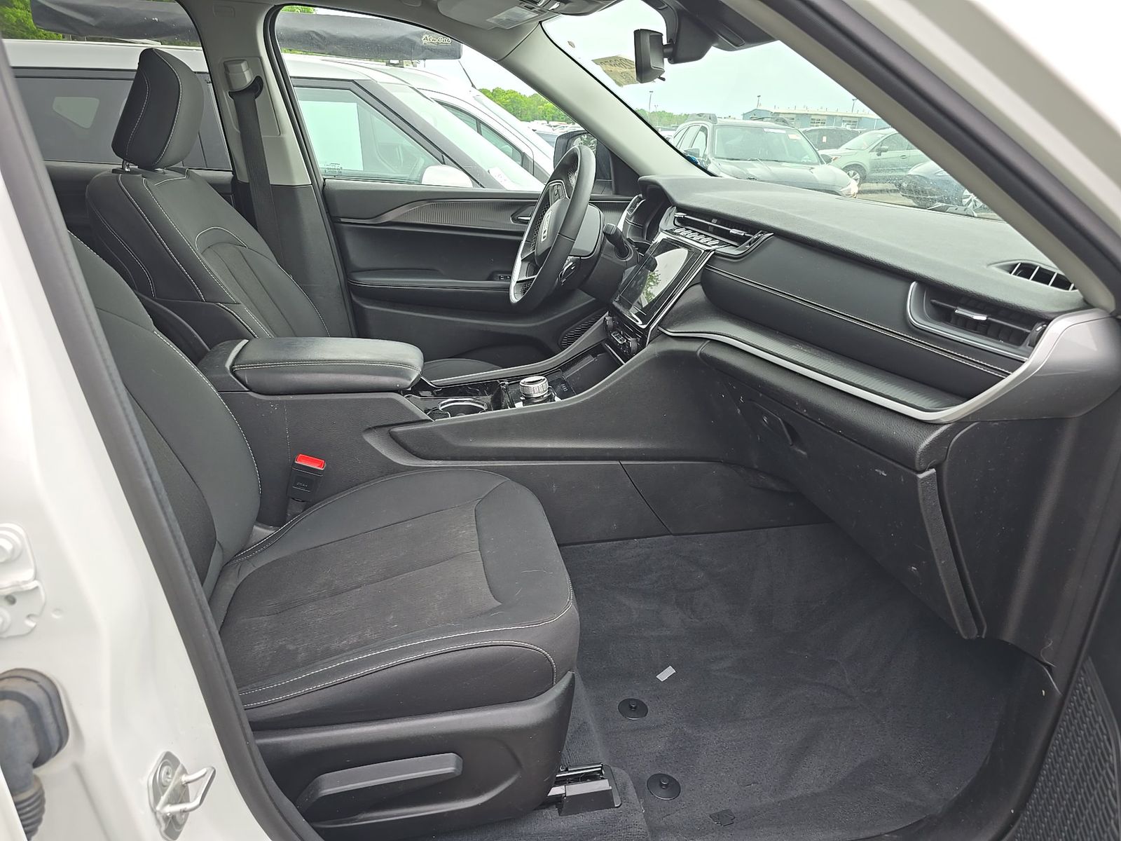 2023 Jeep Grand Cherokee Laredo AWD