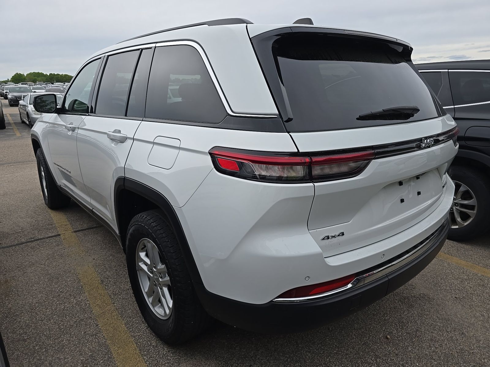 2023 Jeep Grand Cherokee Laredo AWD