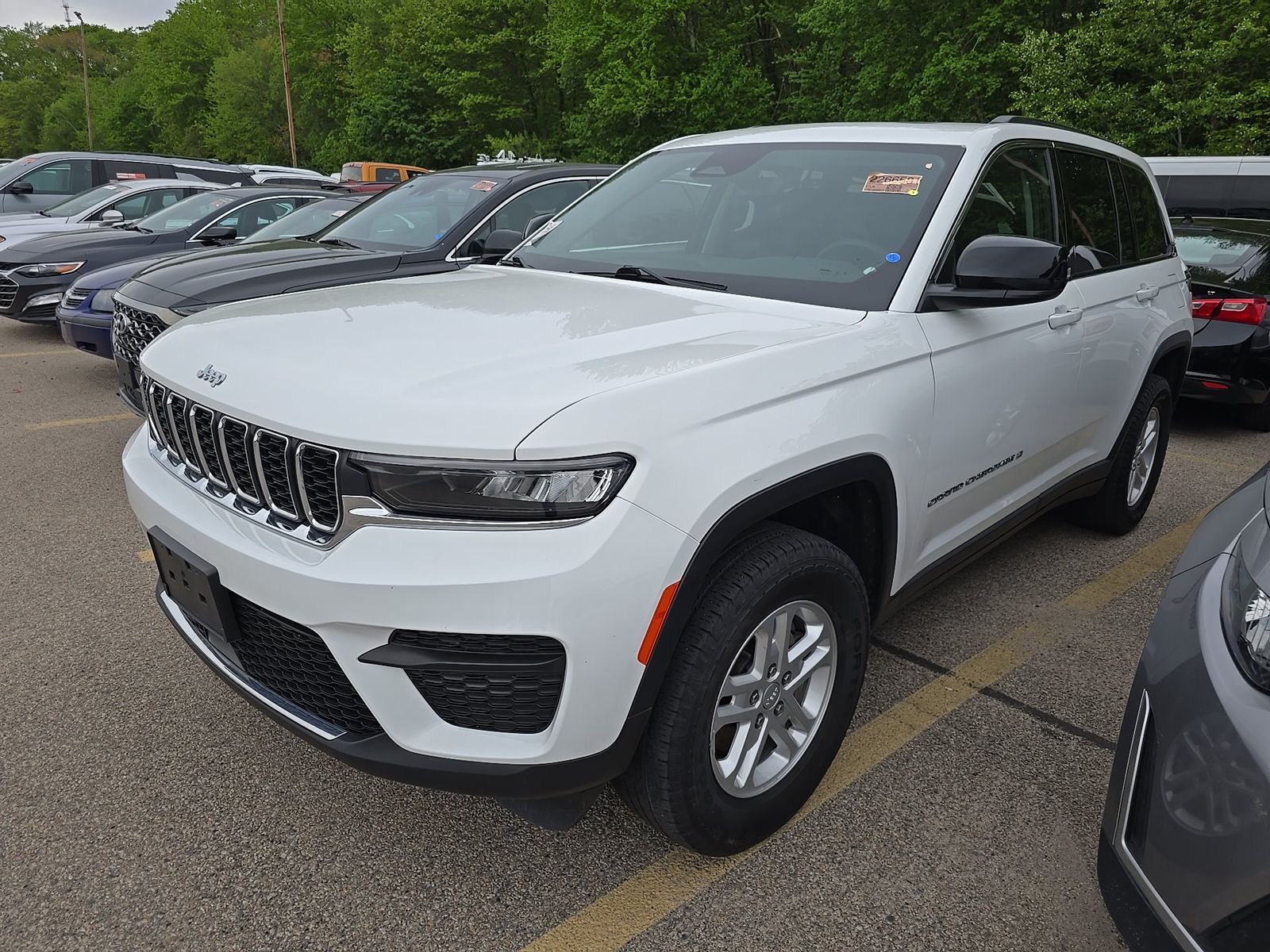 2023 Jeep Grand Cherokee Laredo AWD