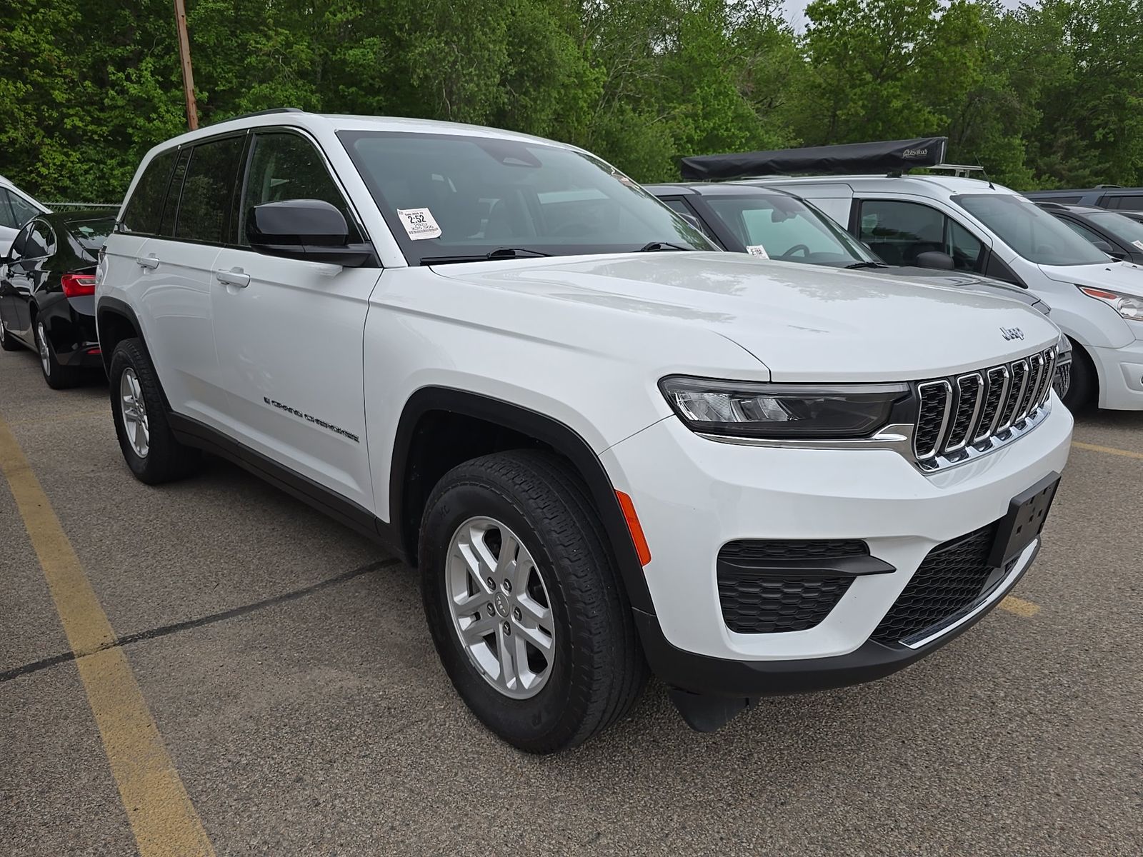 2023 Jeep Grand Cherokee Laredo AWD