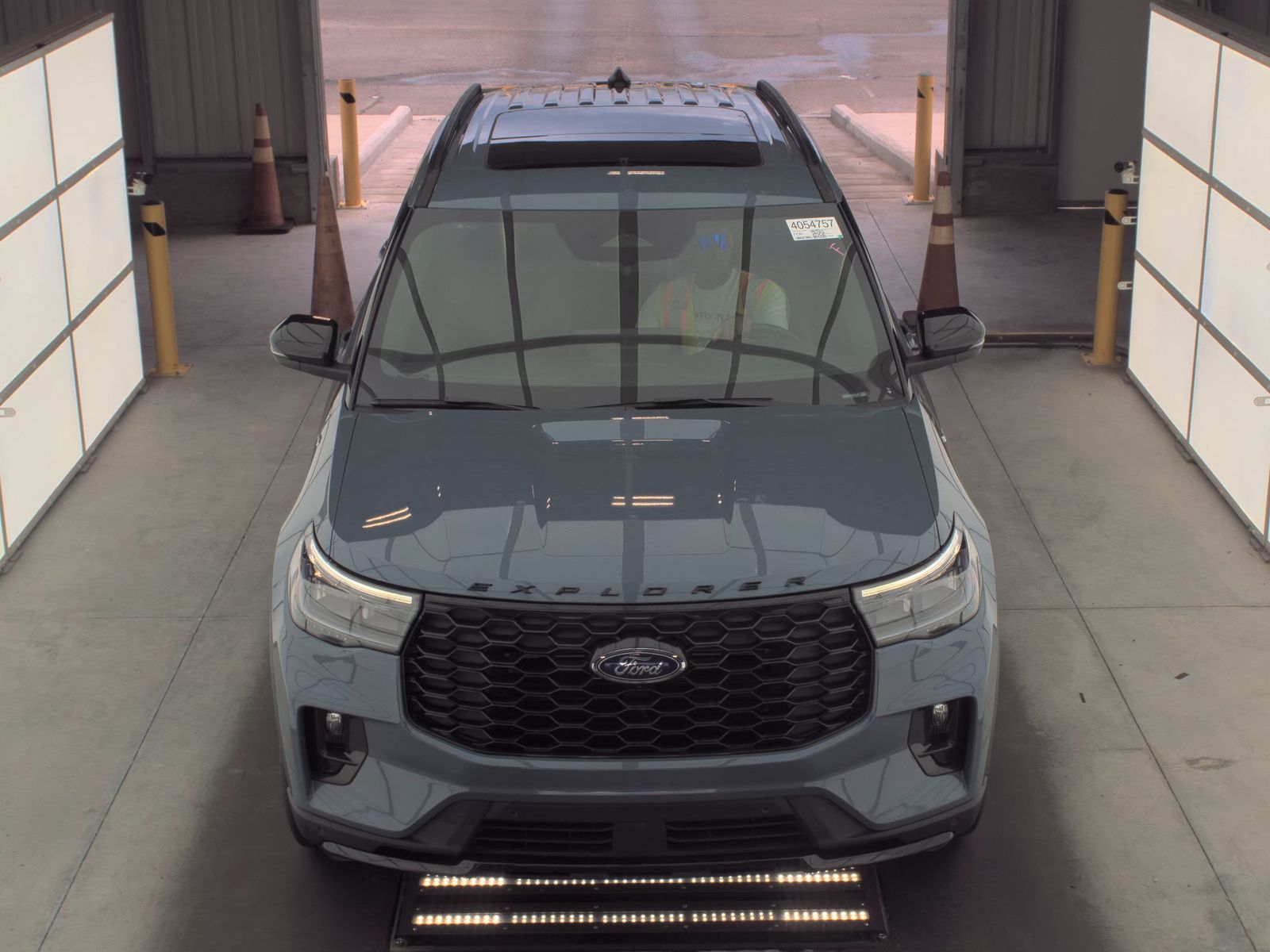 FORD EXPLORER - 3