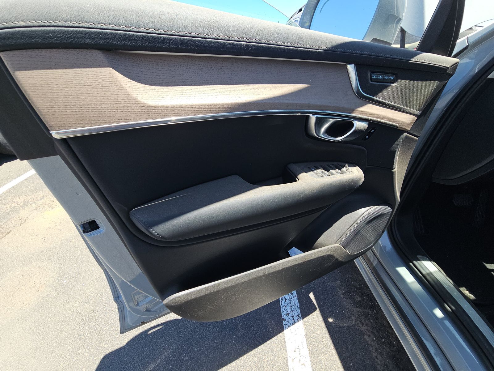 2025 Volvo XC90 B6 Plus AWD