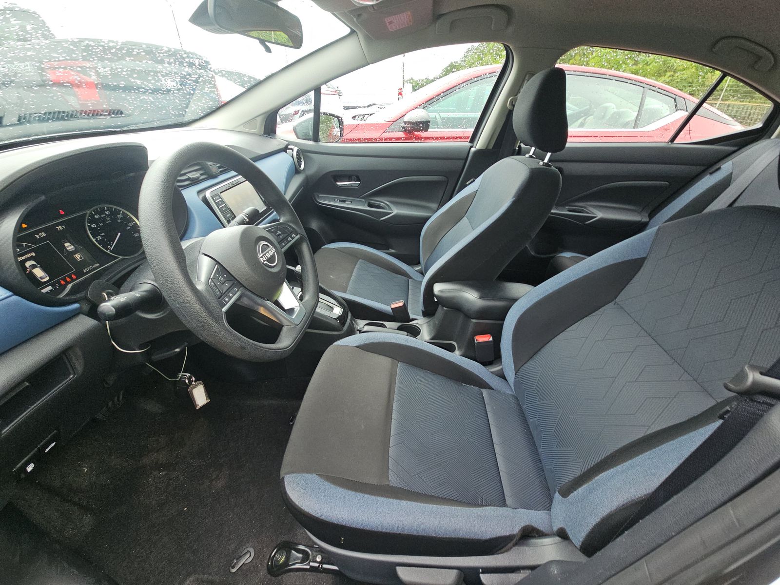 NISSAN VERSA - 8