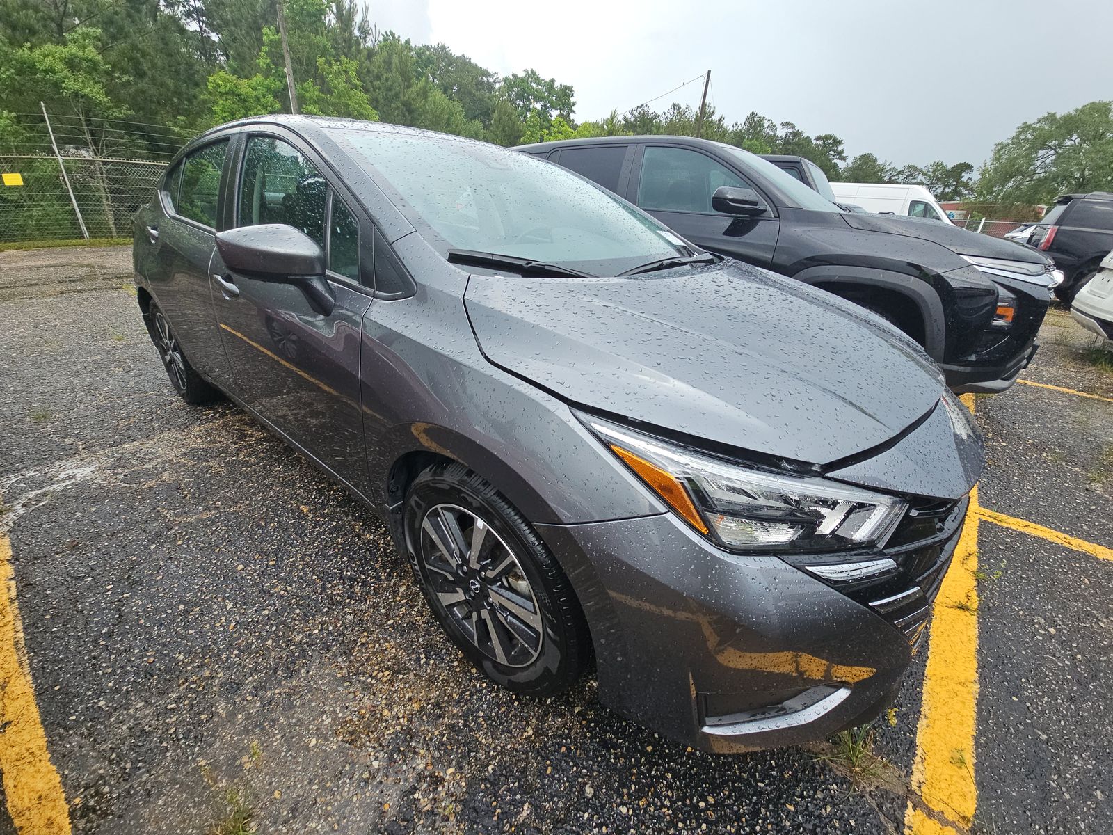 NISSAN VERSA - 4