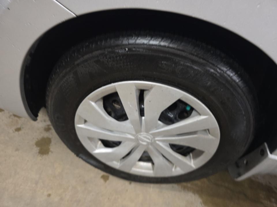 NISSAN VERSA - 9