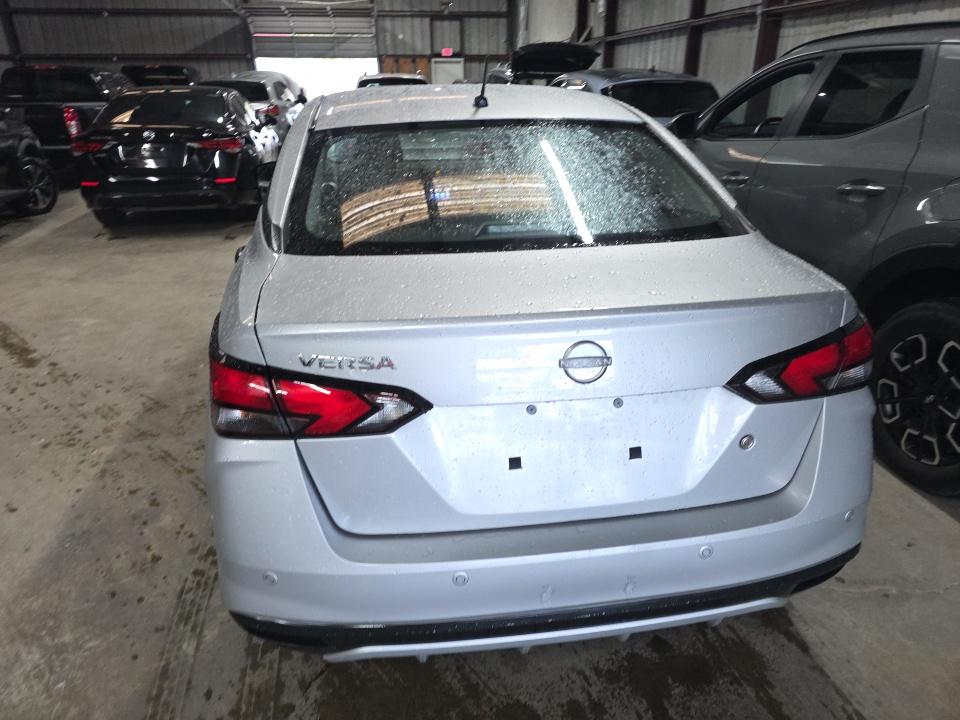 NISSAN VERSA - 6