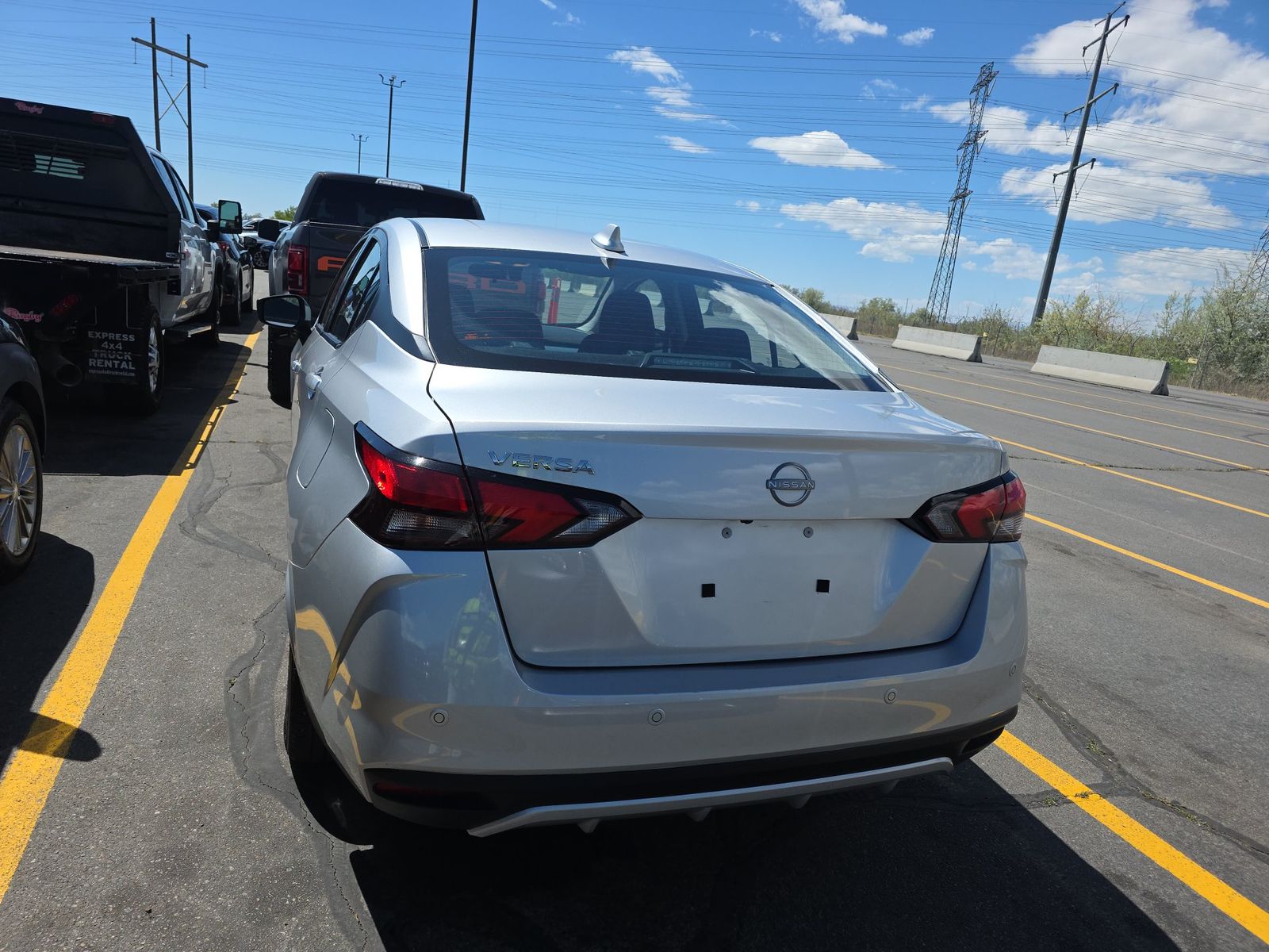 NISSAN VERSA - 6