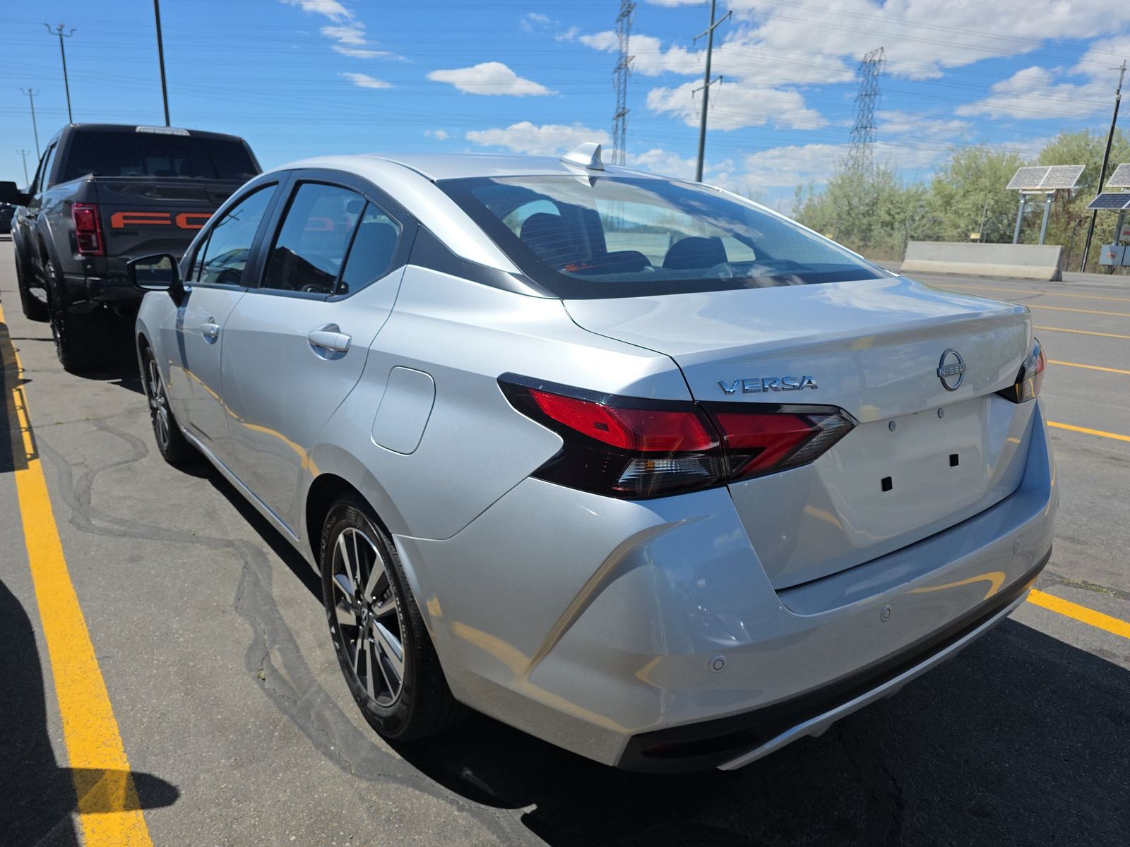 NISSAN VERSA - 7