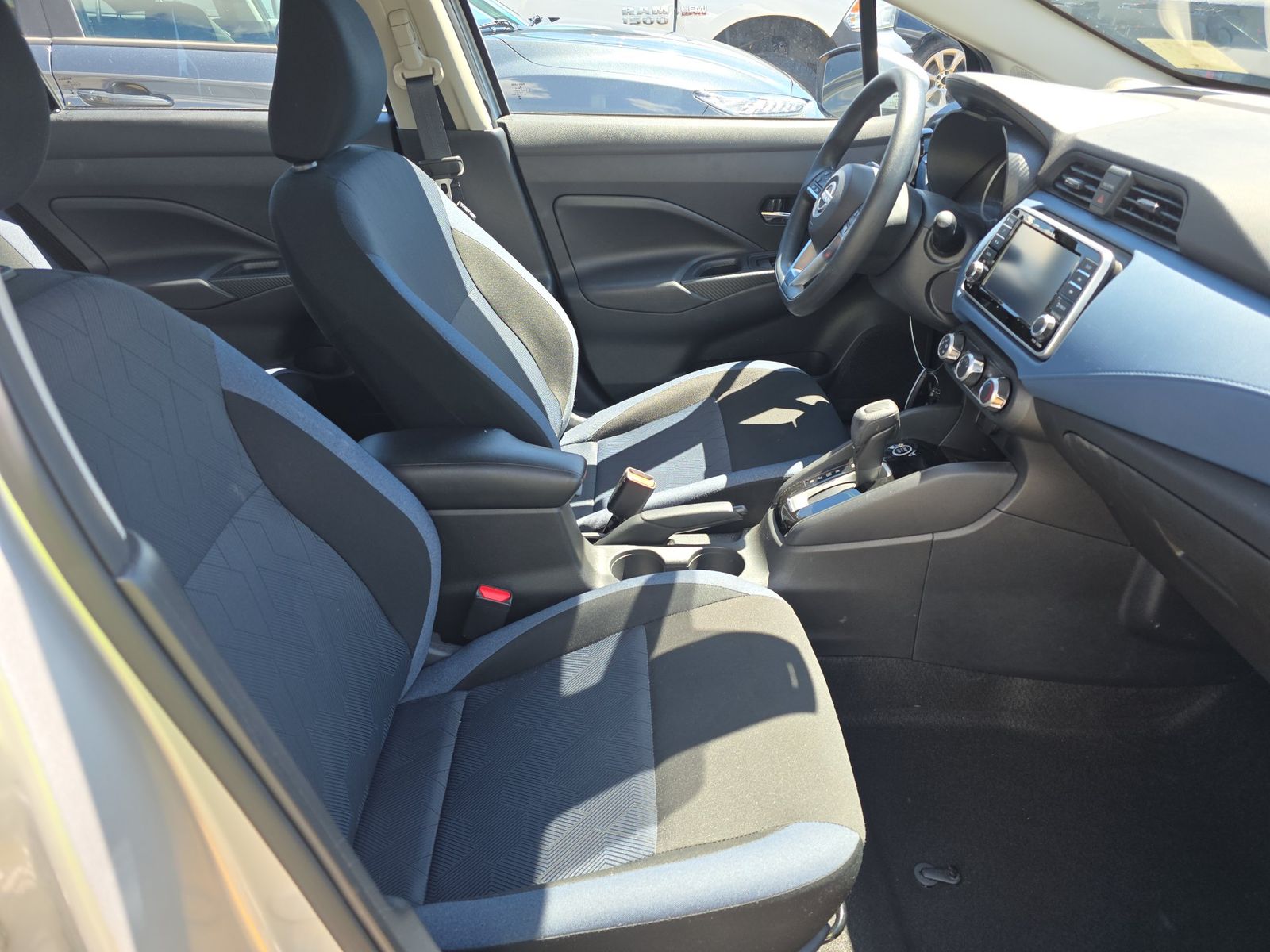 NISSAN VERSA - 9