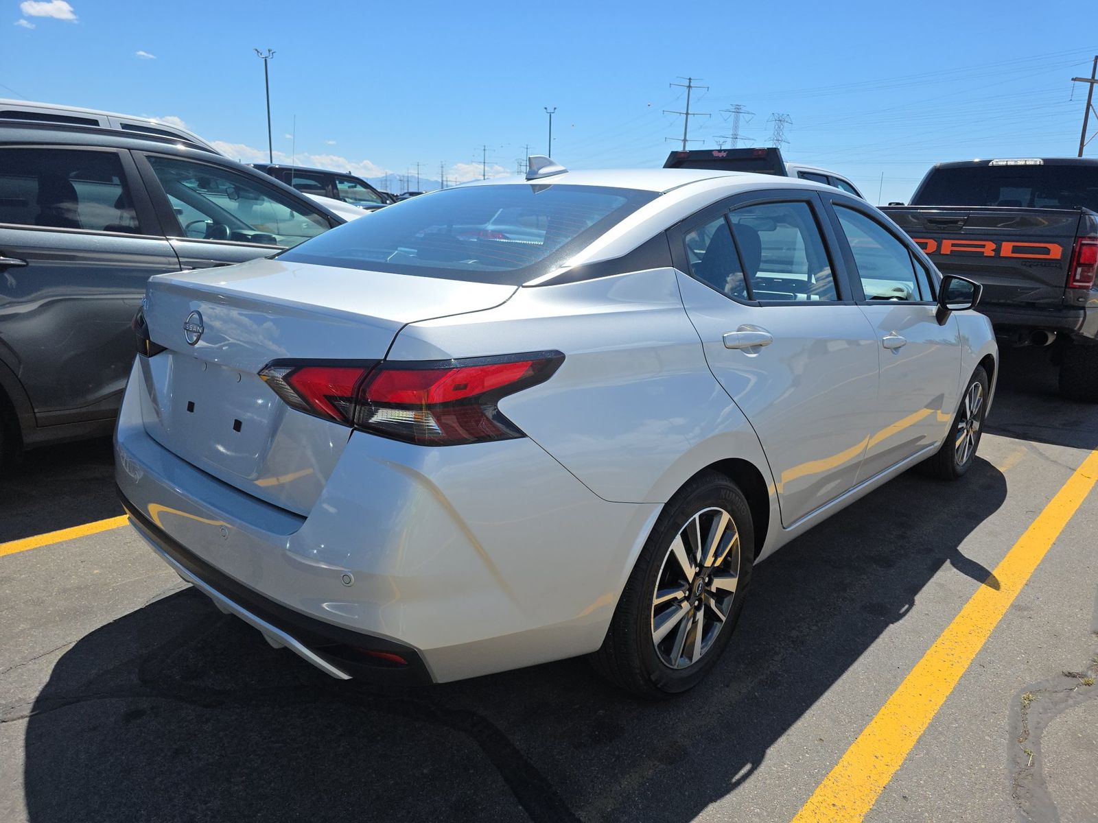 NISSAN VERSA - 5