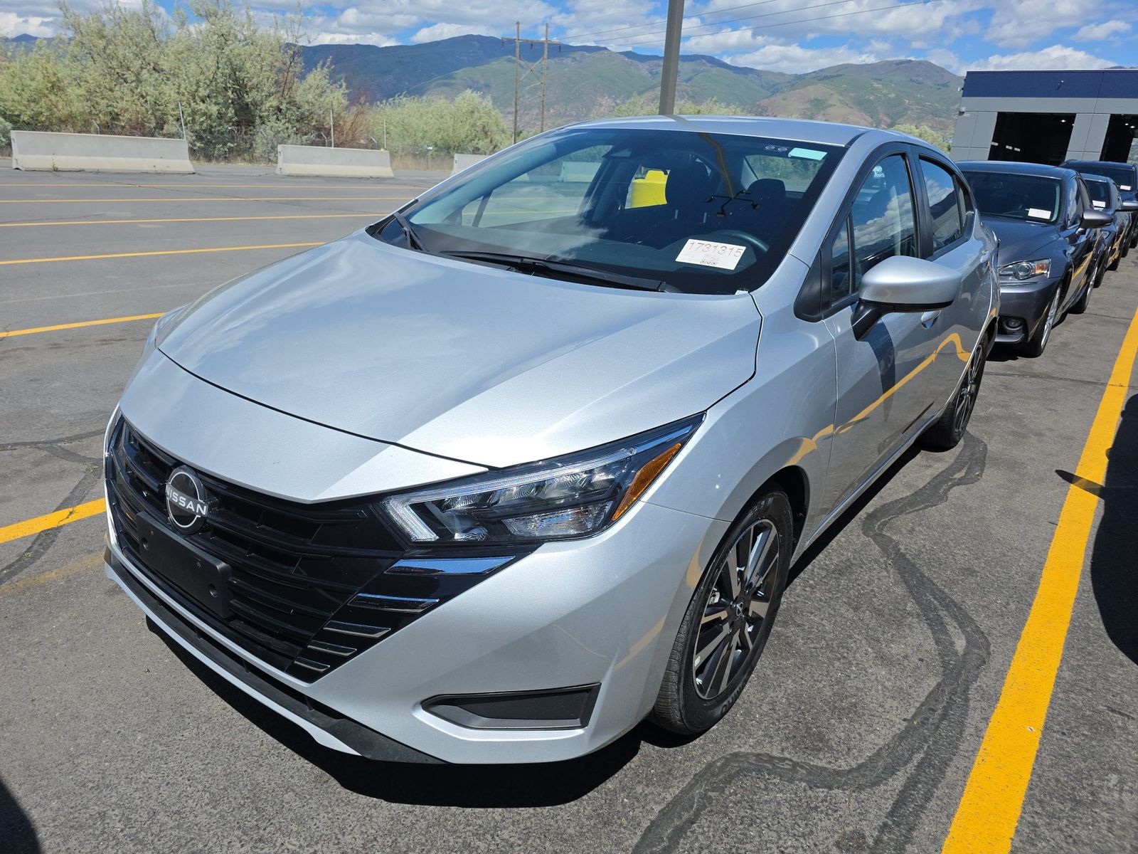 NISSAN VERSA - 1
