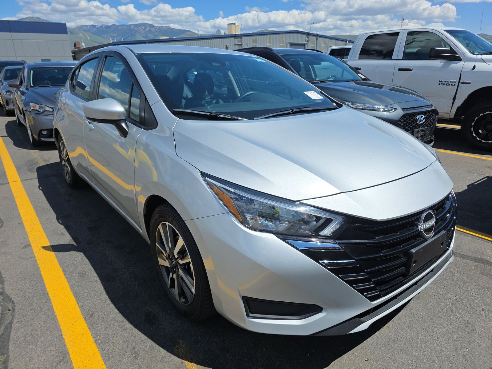 NISSAN VERSA - 4