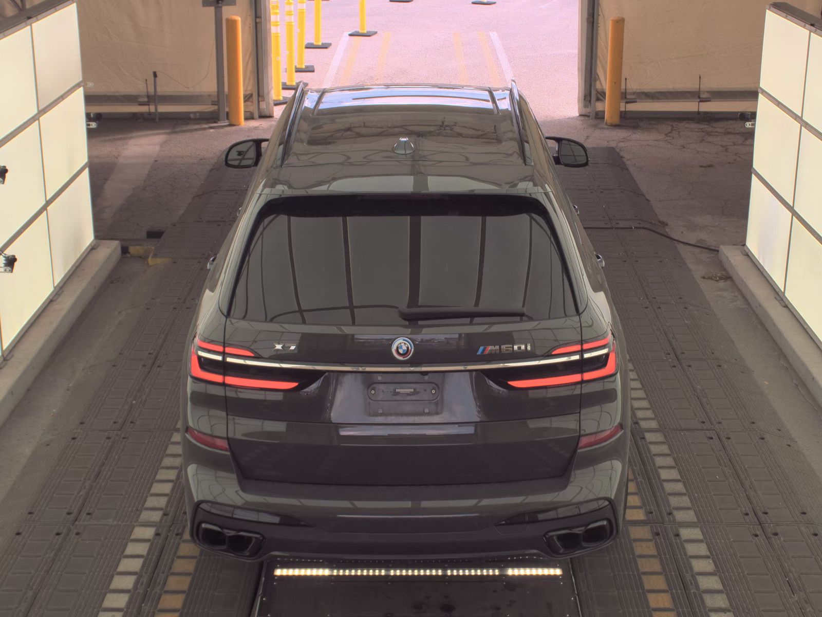 2023 BMW X7 M60i AWD