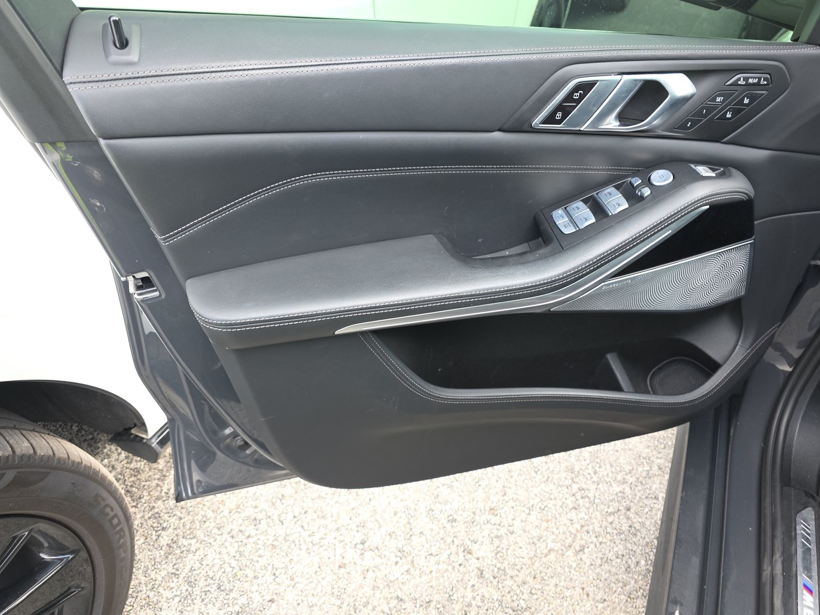 2023 BMW X7 M60i AWD